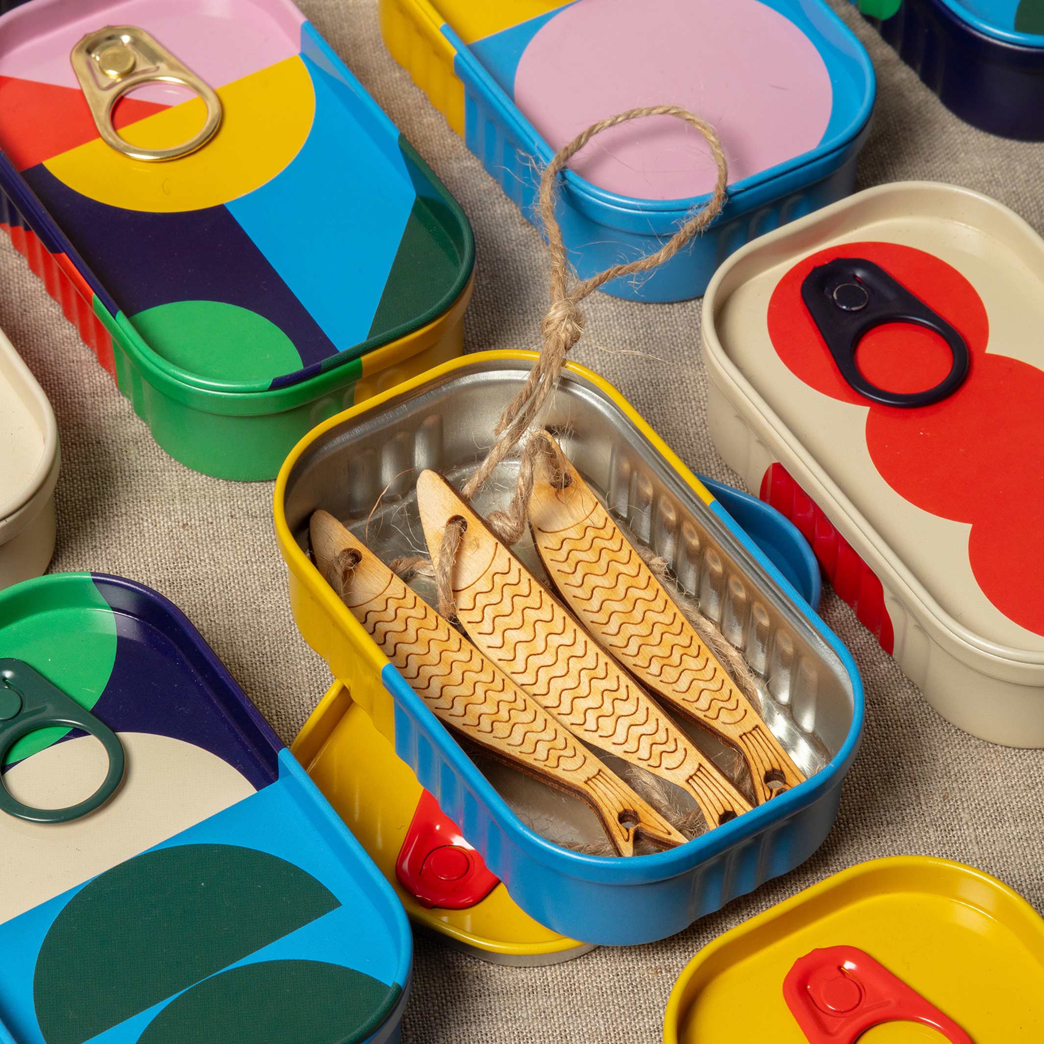 COOL CAT - Tinned Goods - Fisch-Katzenspielzeug aus Holz | Block Design