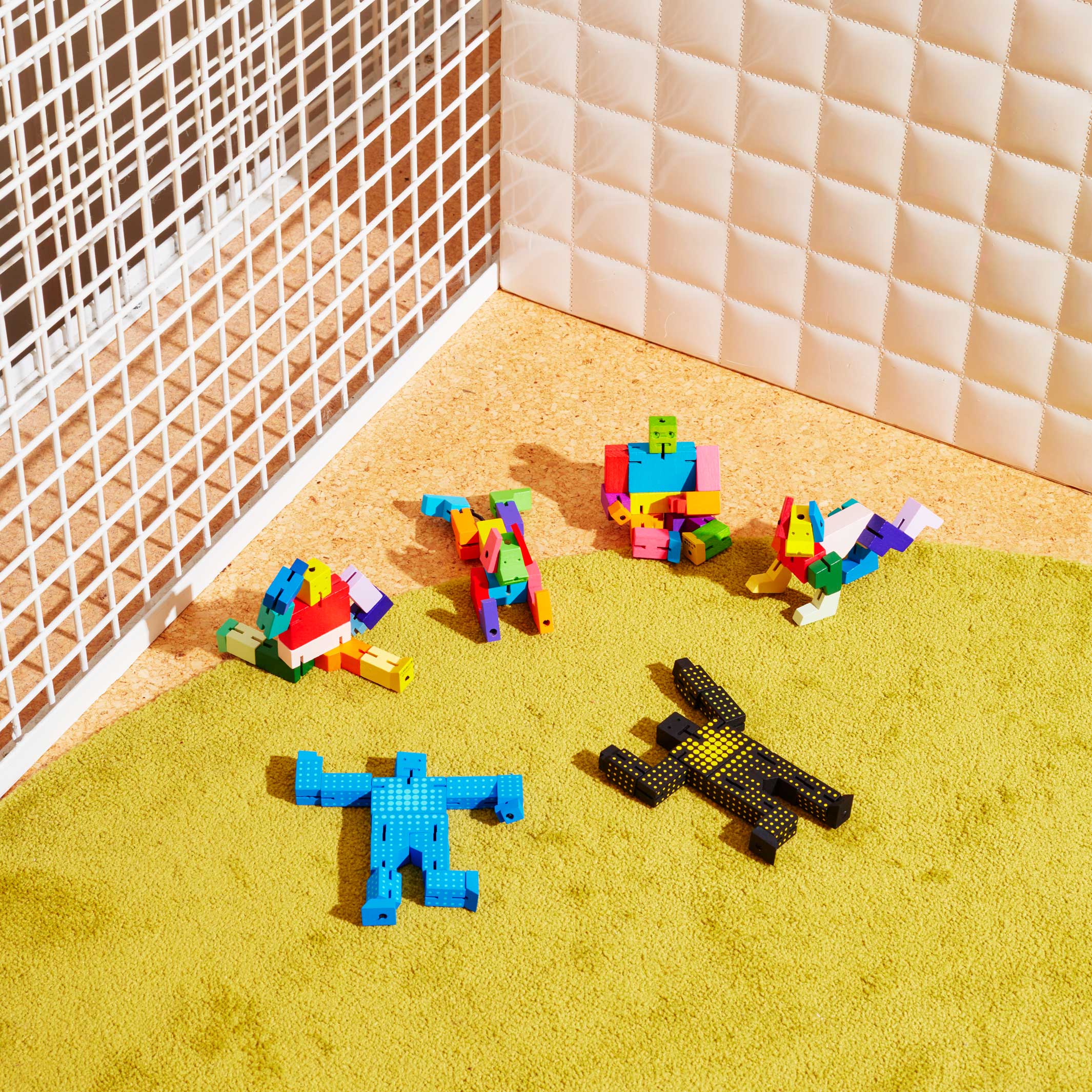 CUBEBOT® DOT Micro - Schwarz & Gelb gepunkteter 3D Puzzle Roboter | David Weeks | Areaware