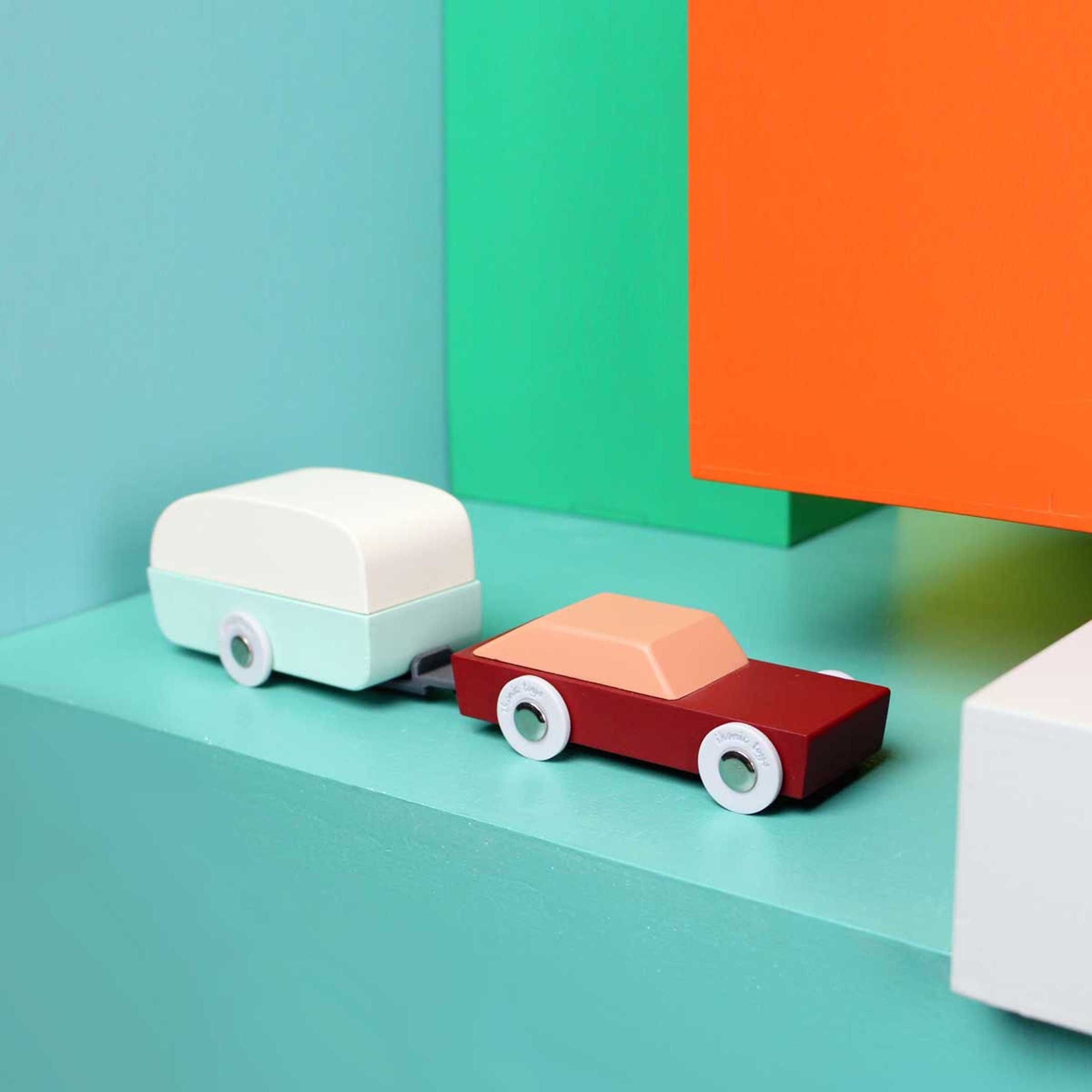 VOITURE DUOTONE #8 | VOITURE JOUET design avec caravane en bois | Floris plane | Iconique