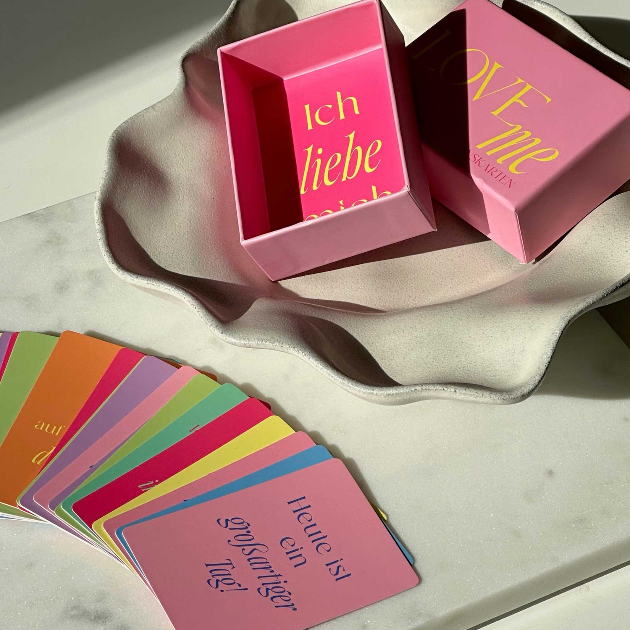 LOVEme Affirmationskarten - 60 kraftvolle Aussagen & positive Ermutigungen - Deutsch | Elena Miller