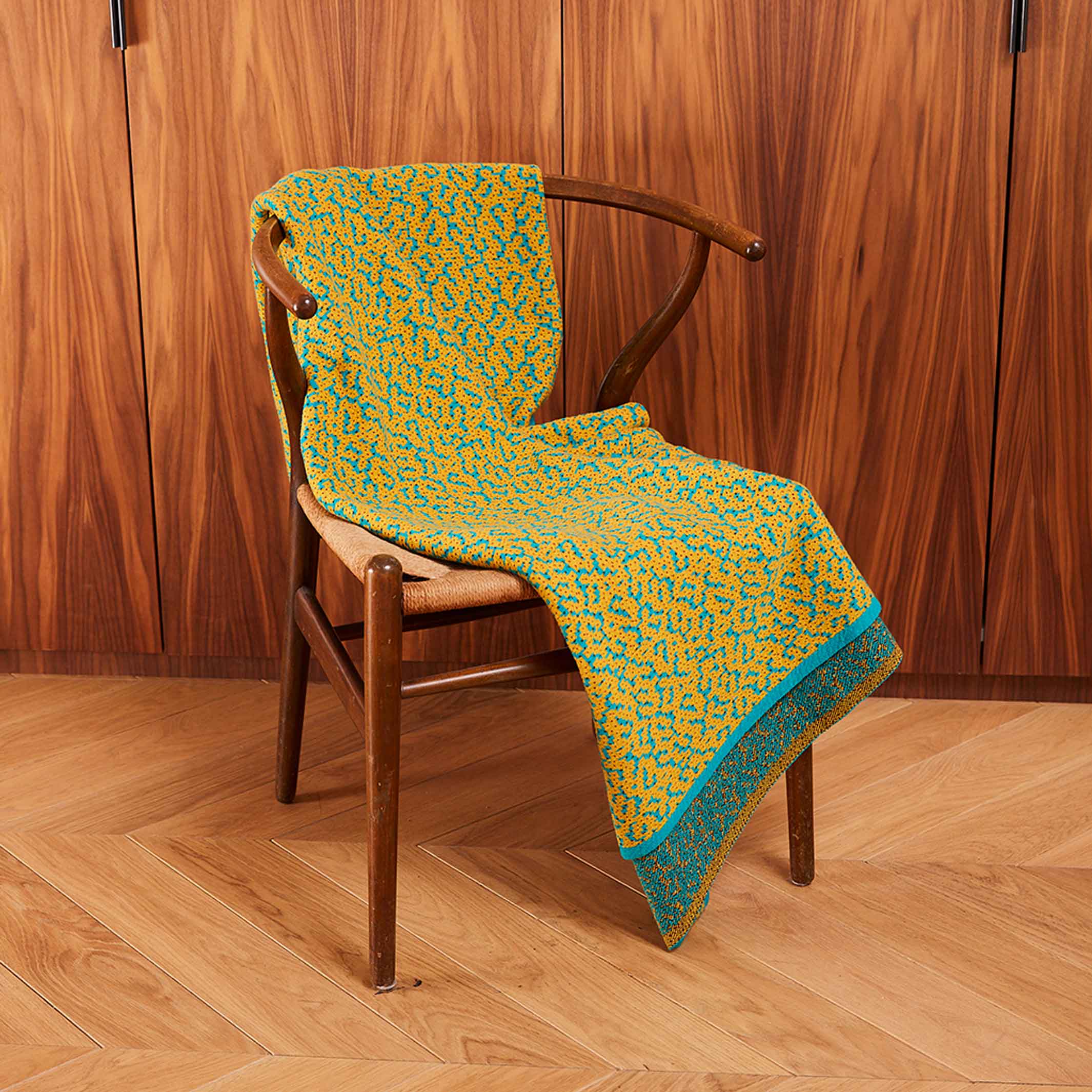 BITMAP LABYRINTH Golden Ochre | ockerfarbige TAGESDECKE | 180x140 cm | 90% Baumwolle | Cristian Zuzunaga