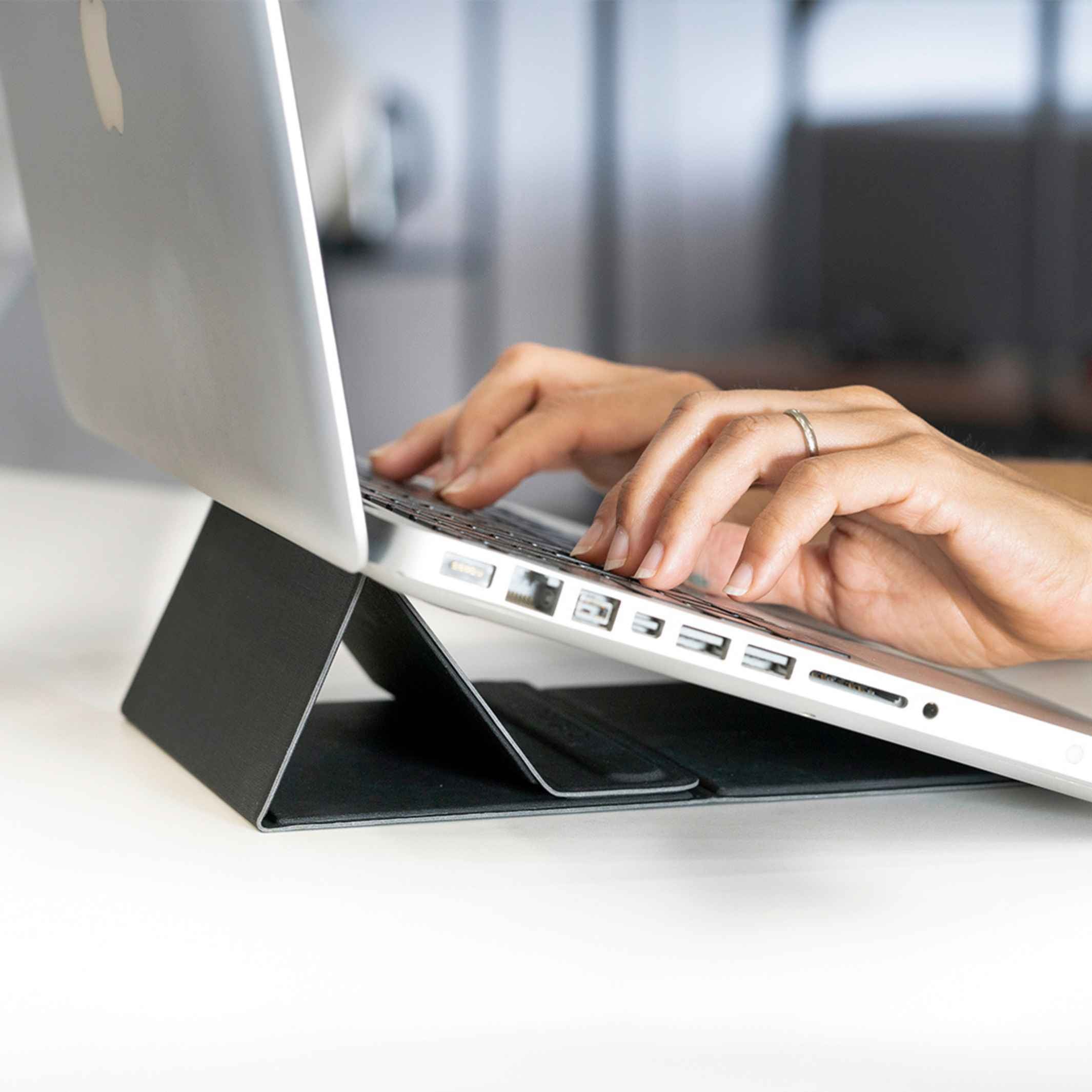 SUPPORT UNIVERSEL - SUPPORT universel pour ordinateur portable, tablette, smartphone - 11x15,5 cm | bleu