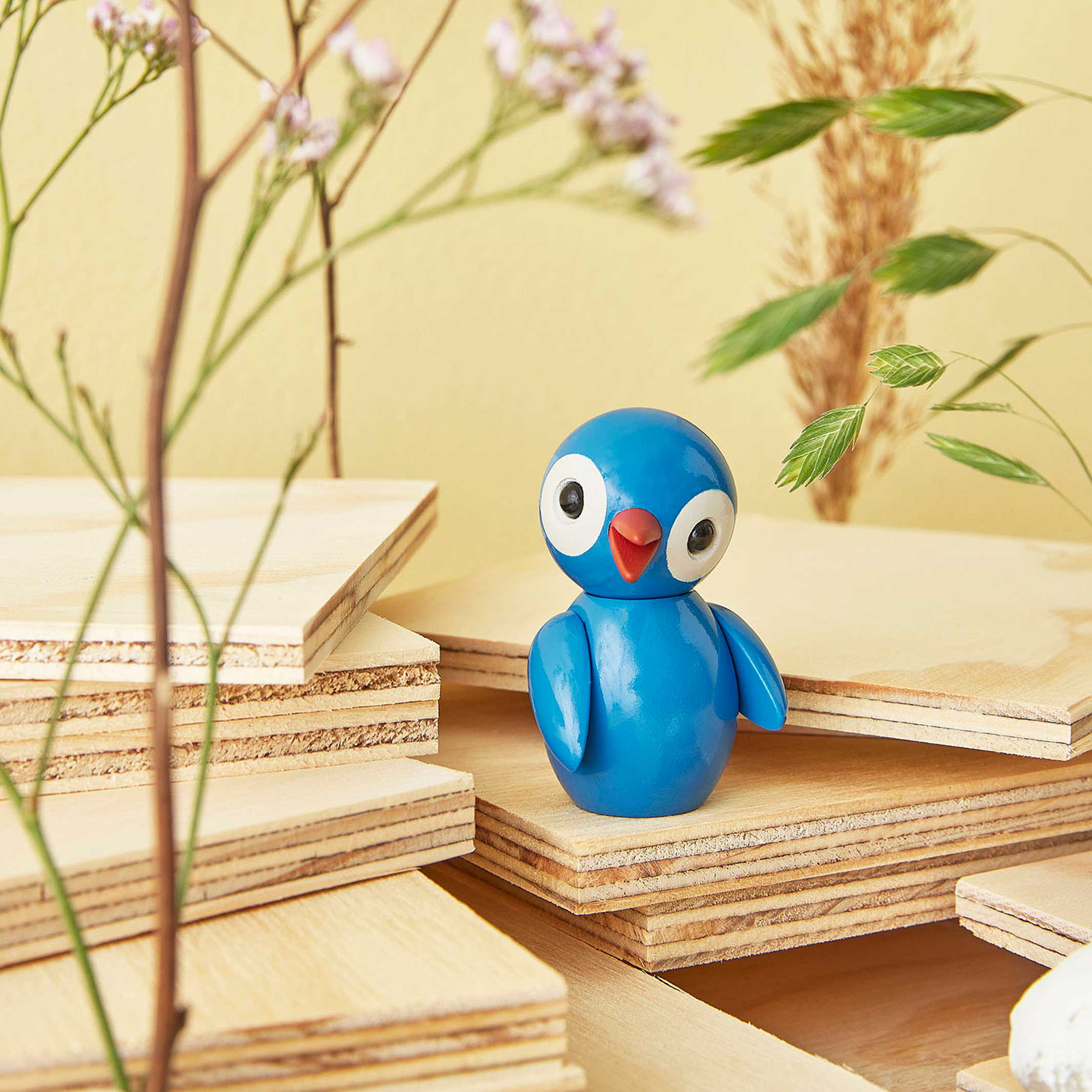 LUCKY LIGHT BLUE - Petit oiseau décoratif en bois bleu clair - Spring Birds - Chresten Sommer | Printemps Copenhague