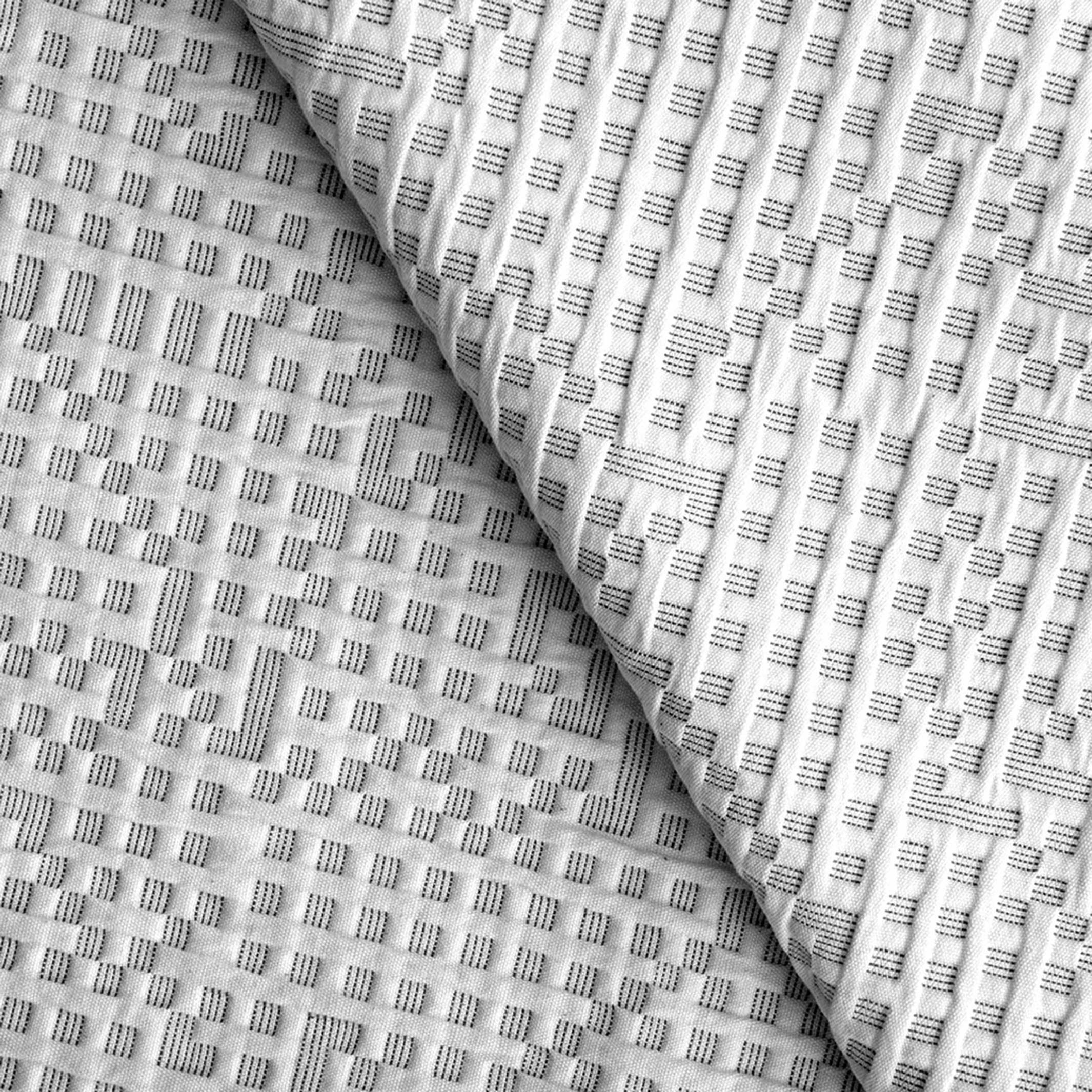 COUVRE-LIT MAPPING | COUVERTURE DE LIT DE JOUR blanche | 235x245 cm | 100% coton | Cristian Zuzunaga