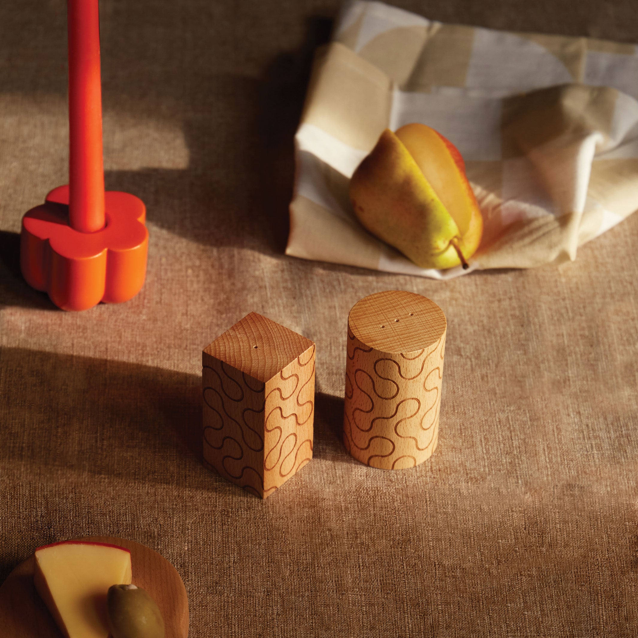 SHAKERS DE MOTIFS | SALIÈRE ET POIVRIÈRE en bois | Dusen Dusen | Sont conscients