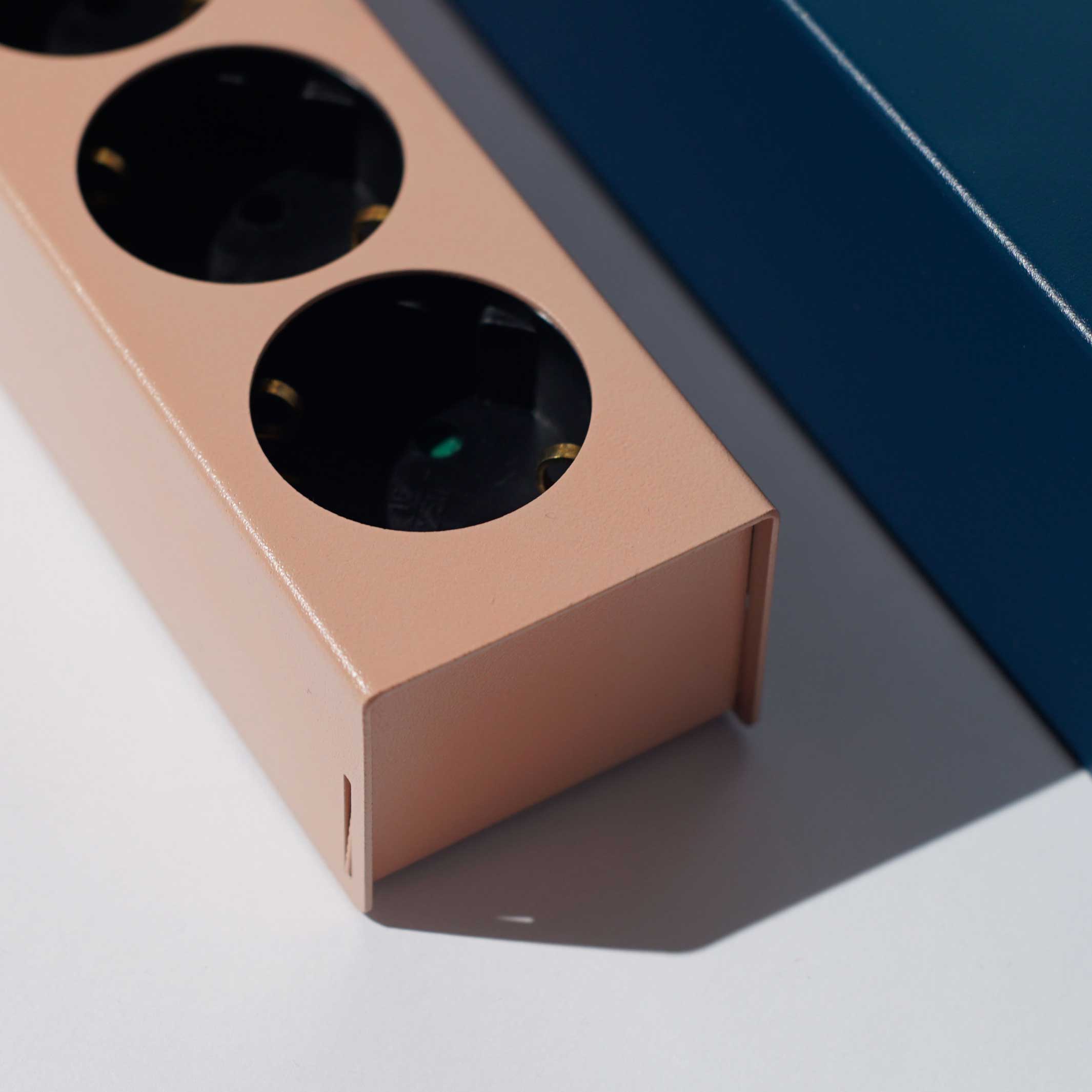 PLUG 4 | MULTI SOCKET POWER STRIPS | matte steel covering | Peppermint Products