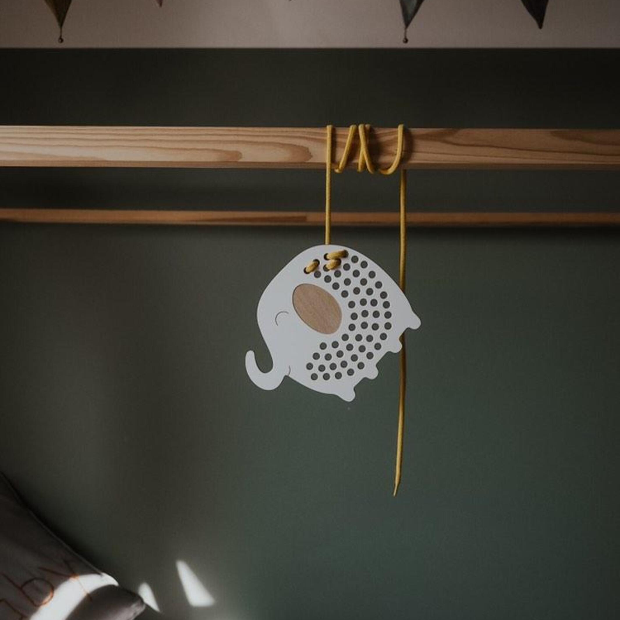 OLIVER THE ELEPHANT - Fädelspielzeug aus Holz - Montessori - Elefant | milin