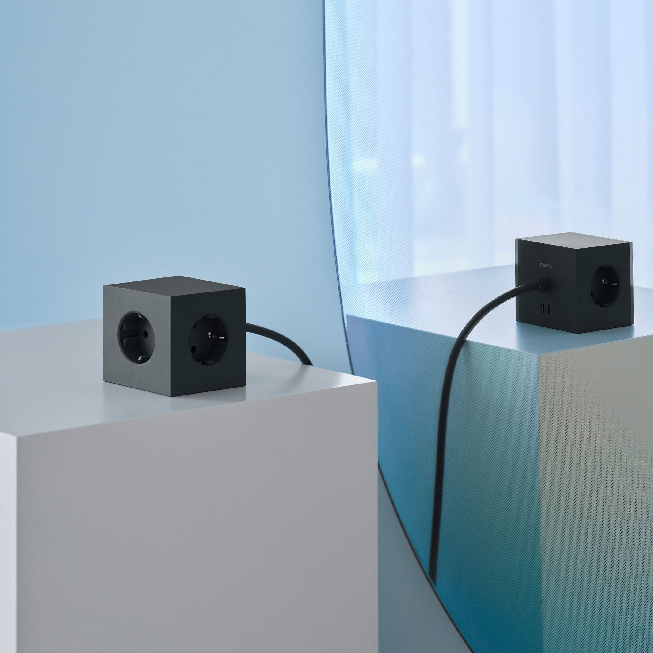 SQUARE 1 - 3er Mehrfach-Steckdose - magnetischer, schwarzer WÜRFEL - 2x USB-C 30W & 1,8m Anschlußkabel | Avolt