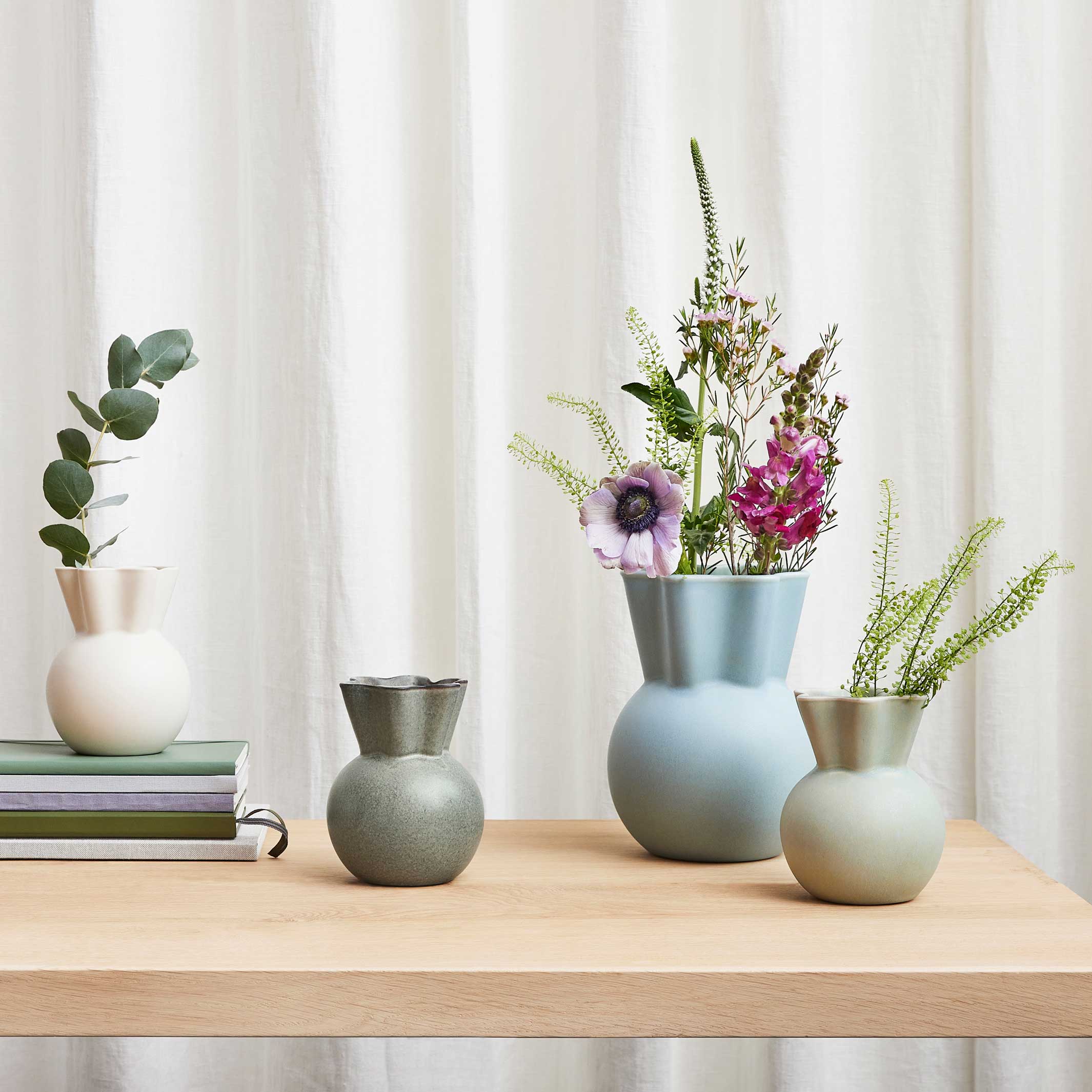 SVUNGEN TOP - Kleine, hellgrüne Vase - 14 cm hoch | Eva Staehr-Nielsen | Spring Copenhagen