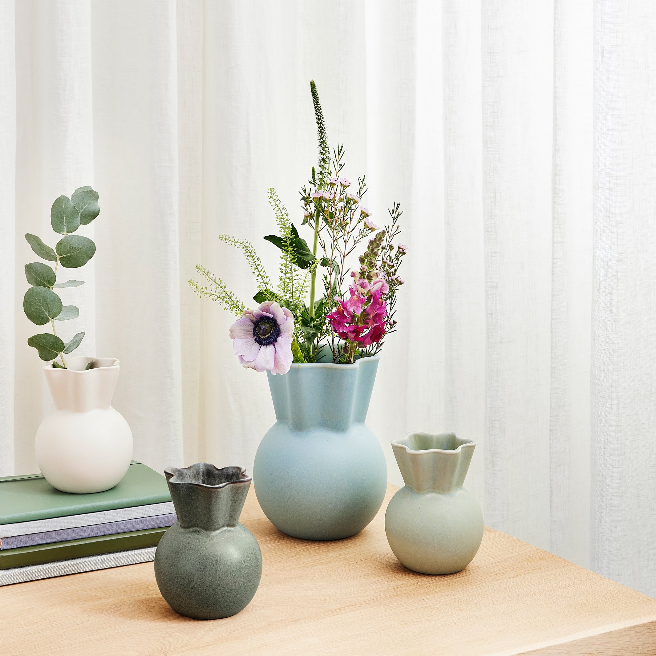 SVUNGEN TOP - Keramik Vasen mit geschwungener Öffnung | Eva Staehr-Nielsen | Spring Copenhagen