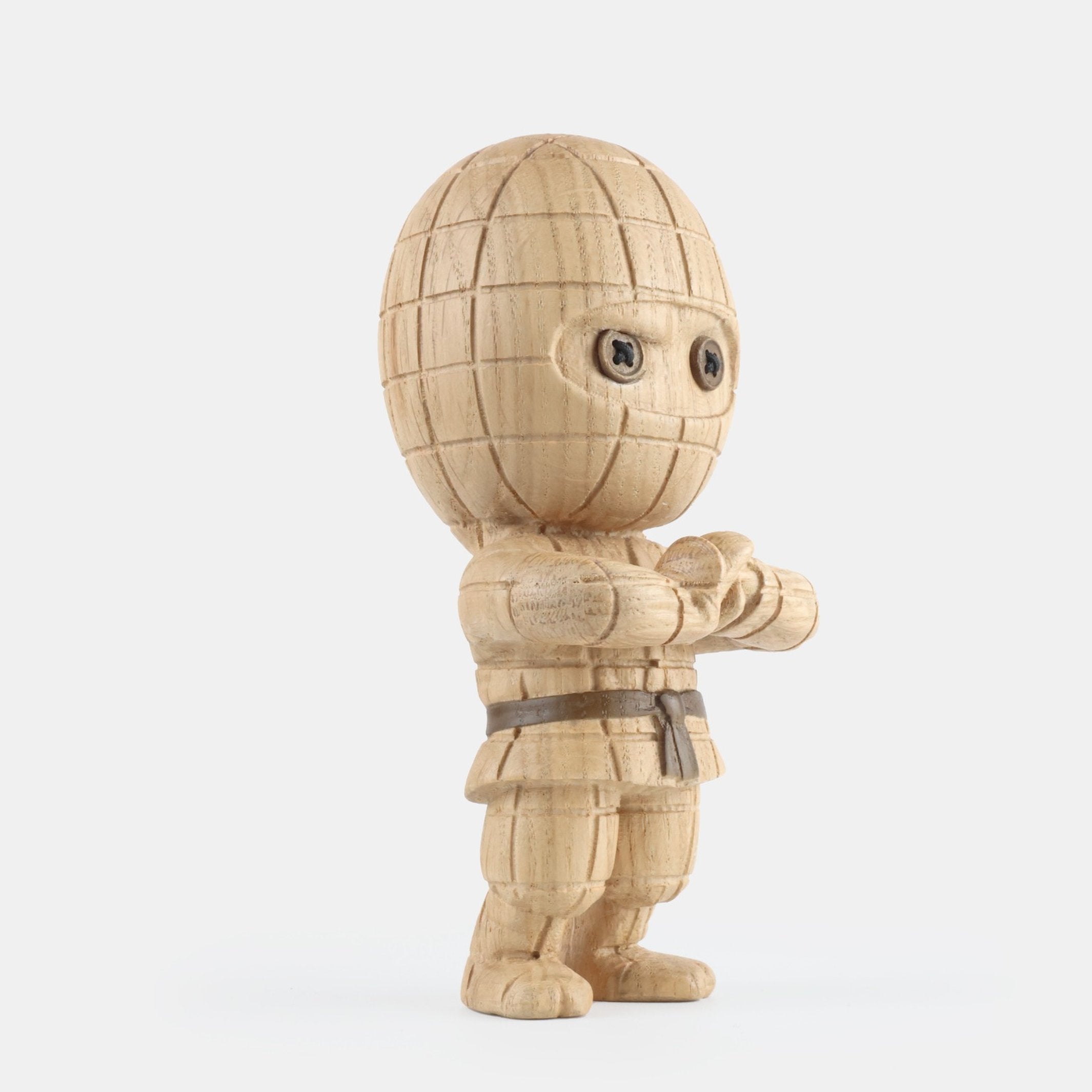 TERNET NINJA Small - Kleine Holzfigur - Eiche 15 cm hoch | Jakob Burgsø | boyhood