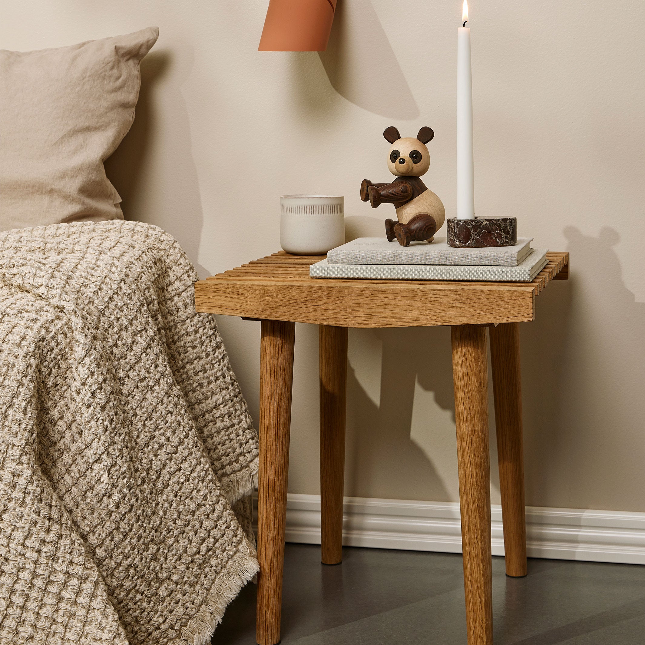 UNO ORA - eleganter Holz-Hocker - Teak Natur - 38 cm breit | Spring Copenhagen