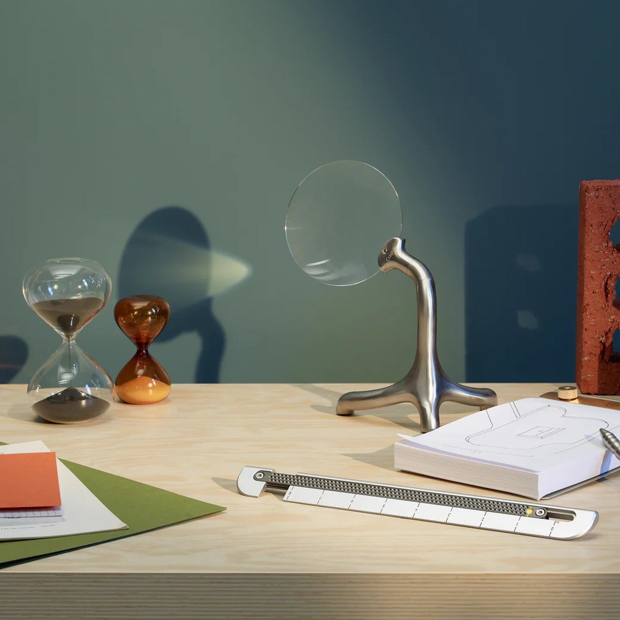 VERA MAGNIFYING GLASS - Skulpturales Vergrößerungsglas aus Edelstahl | Craighill