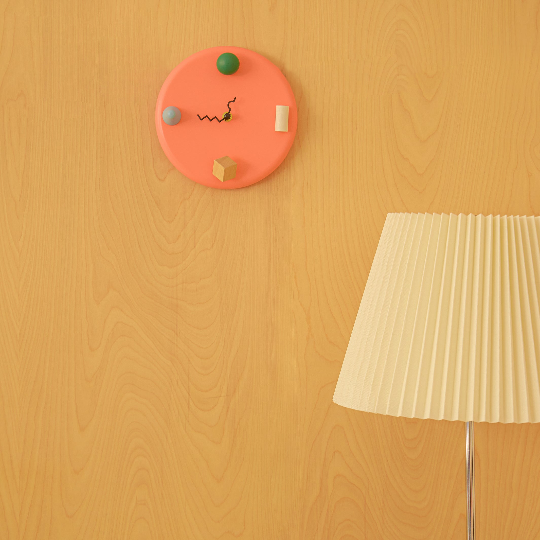 WALL CLOCKS | farbige WANDUHREN | dreidimensional & abstrakt D=20 cm | Pat Kim | Areaware