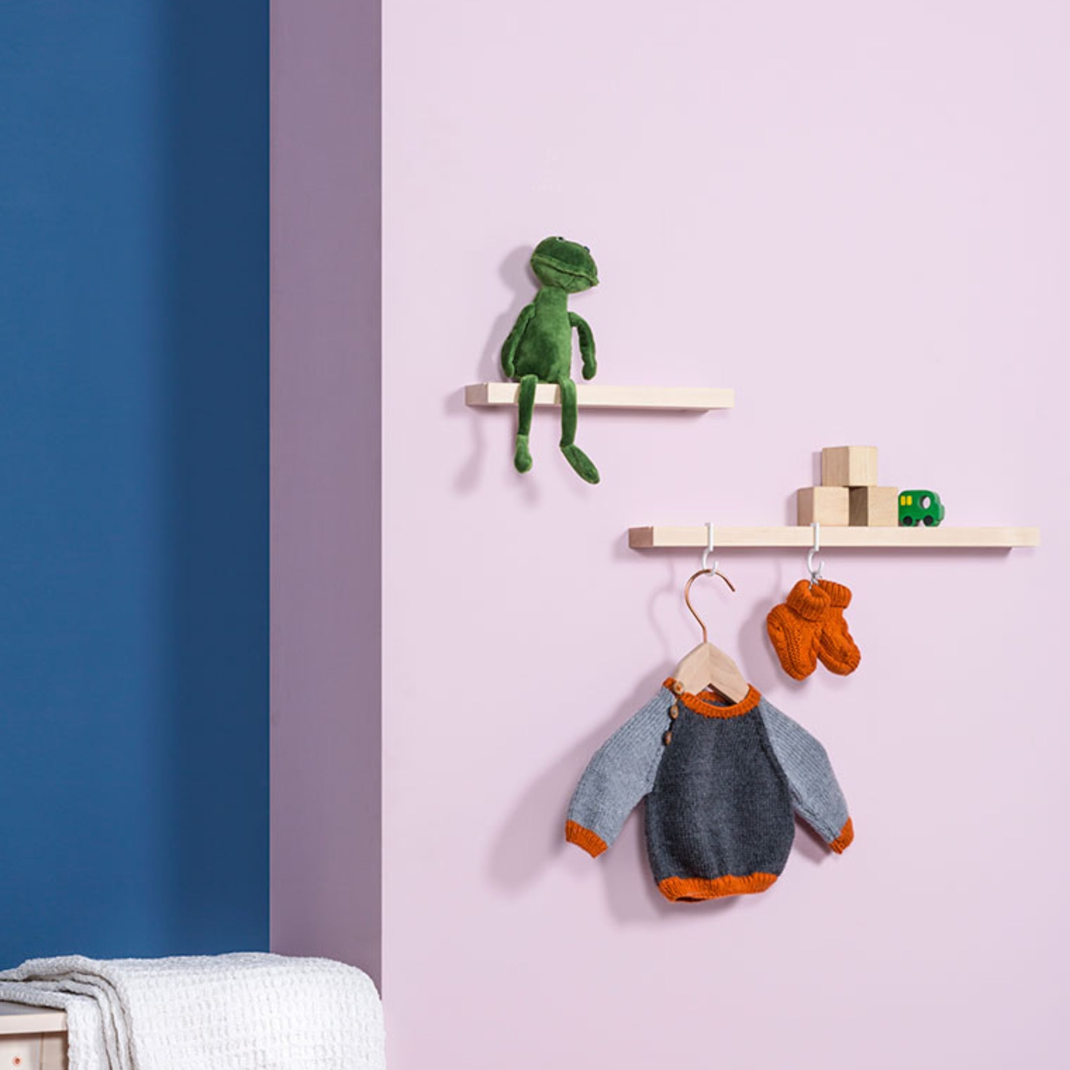 SURFACE 30 - wall shelf in maple - 30 cm | FIGR1