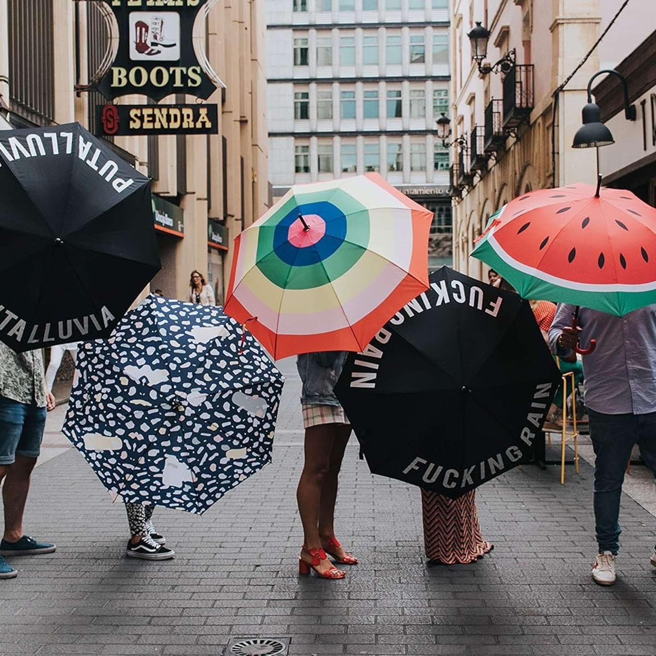 RAINBOW UMBRELLA - Rainbow-colored Umbrella ∅ 106 cm | Fisura