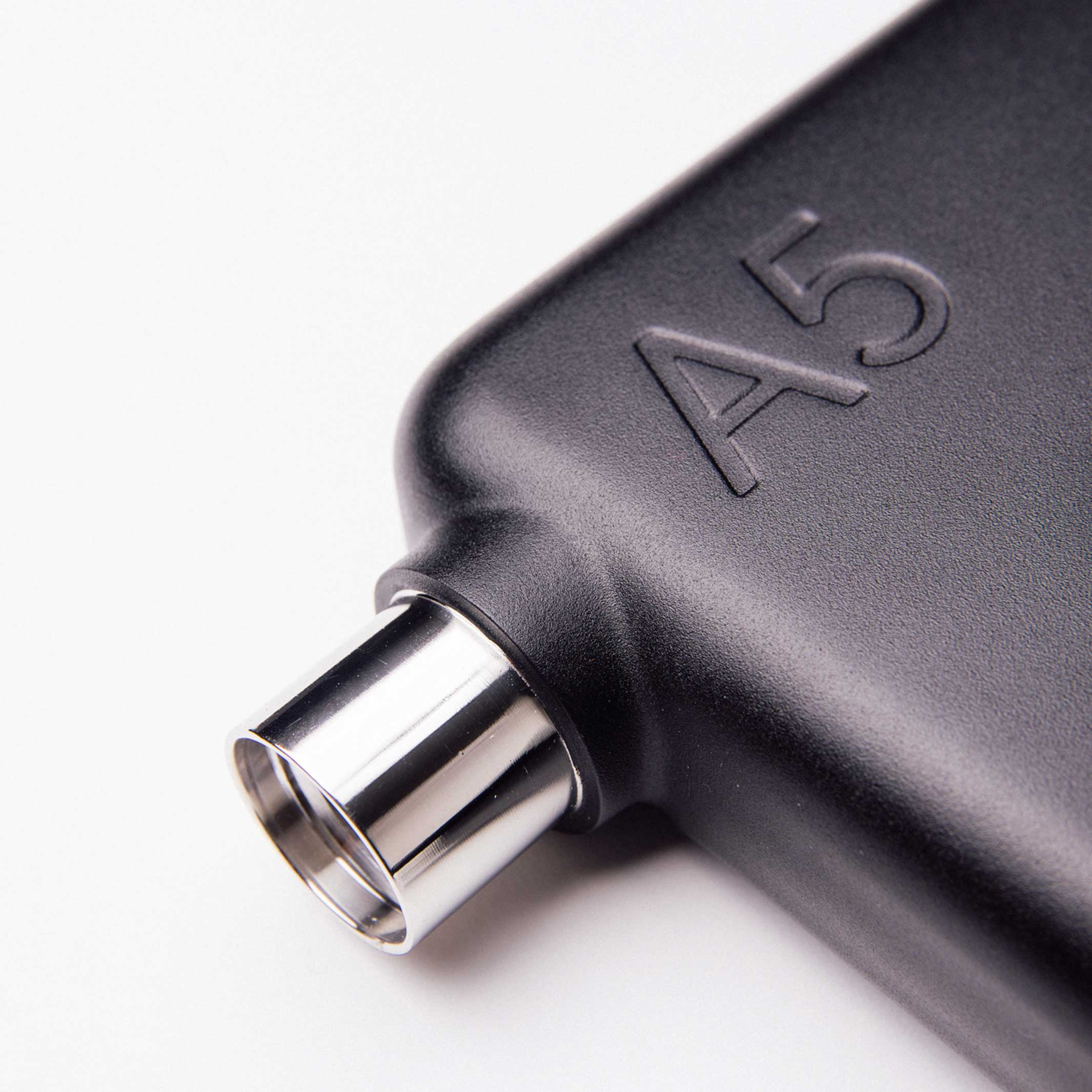 Bouteille en acier inoxydable A5 memobottle™ Noir | BOUTEILLE D'EAU ET DE BOISSON plate réutilisable | 1050ml