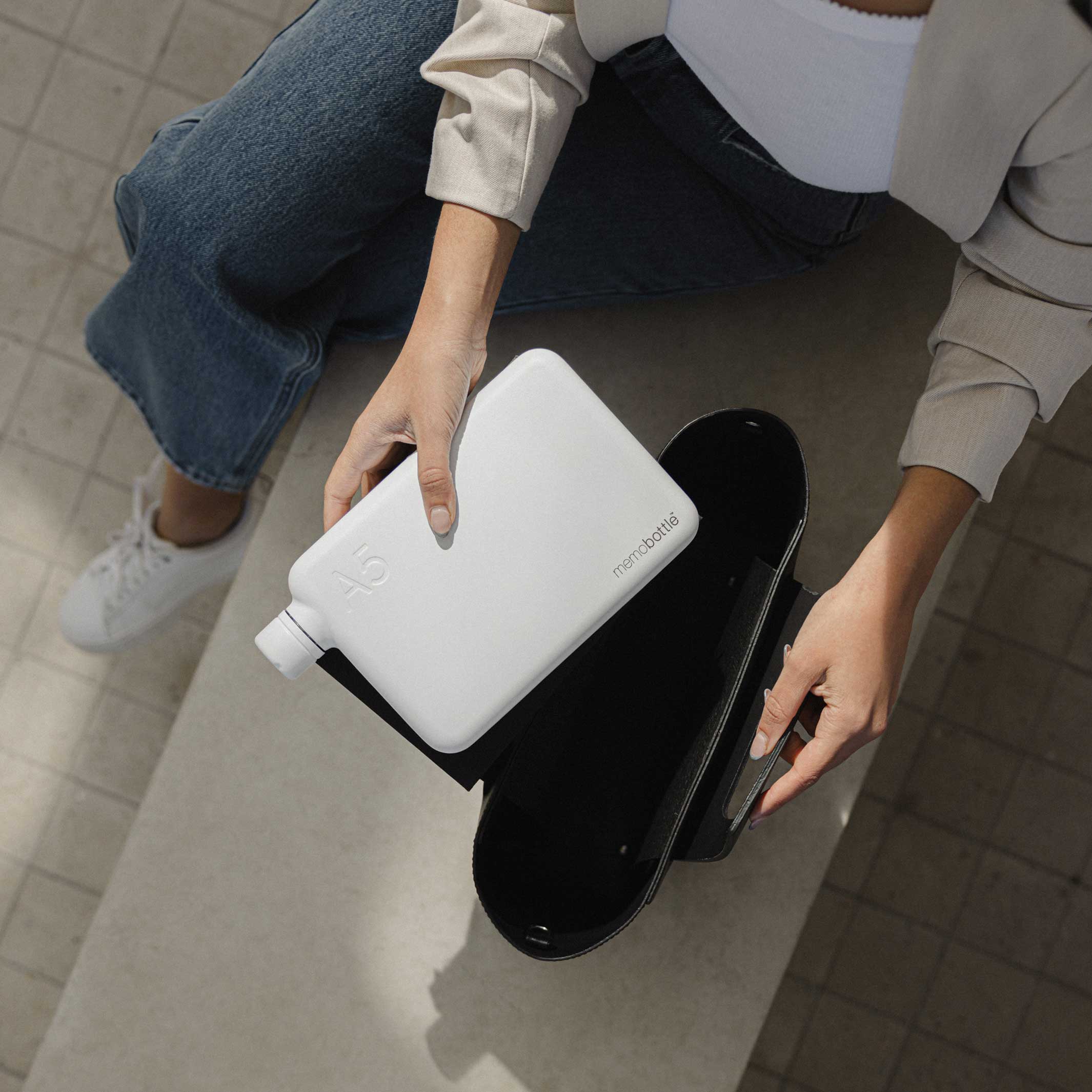 Bouteille en acier inoxydable A5 memobottle™ Blanc | BOUTEILLE D'EAU ET DE BOISSON plate réutilisable | 1050ml