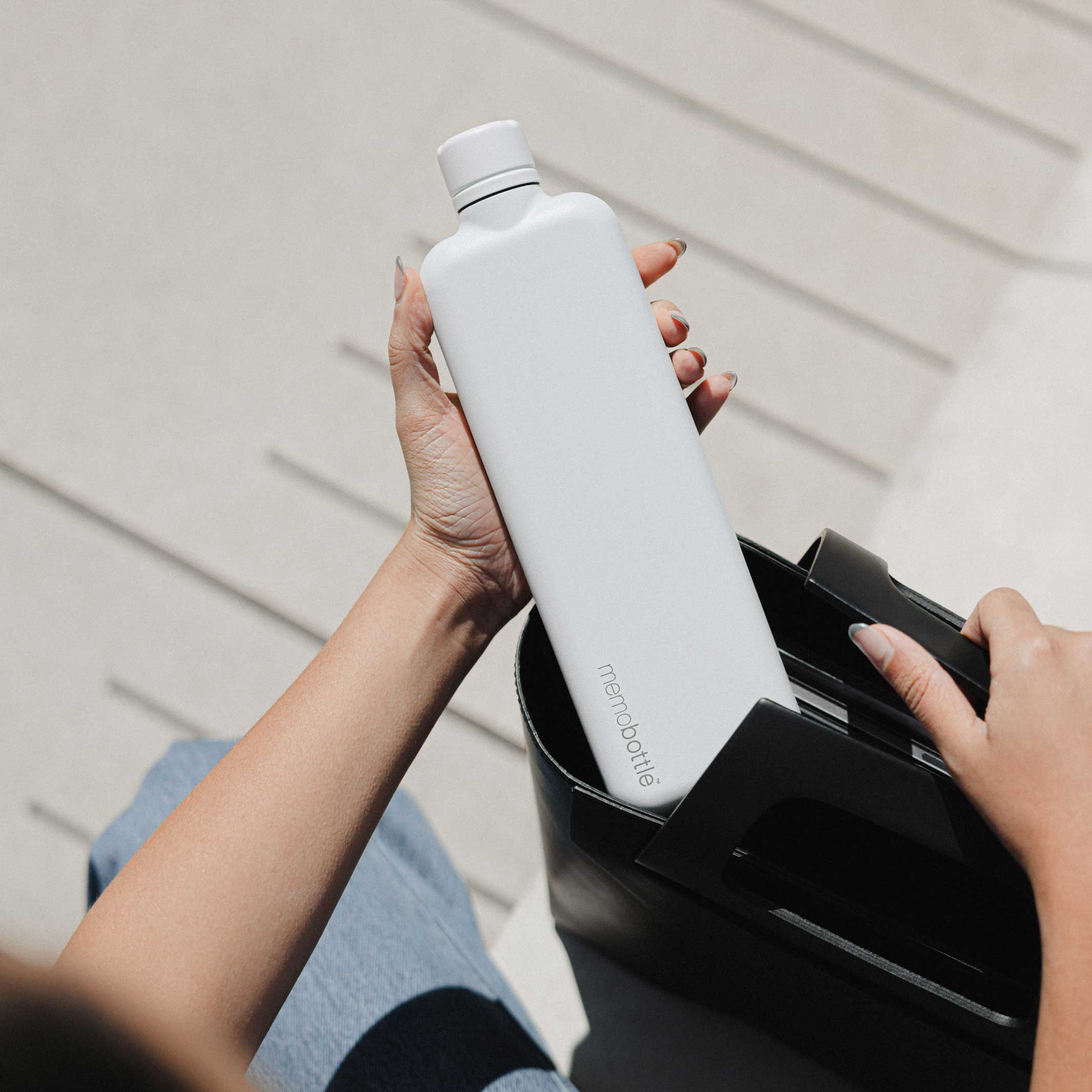 SLIM Edelstahlflasche memobottle™ Weiss | flache wiederverwendbare TRINK- & WASSERFLASCHE | 600 ml