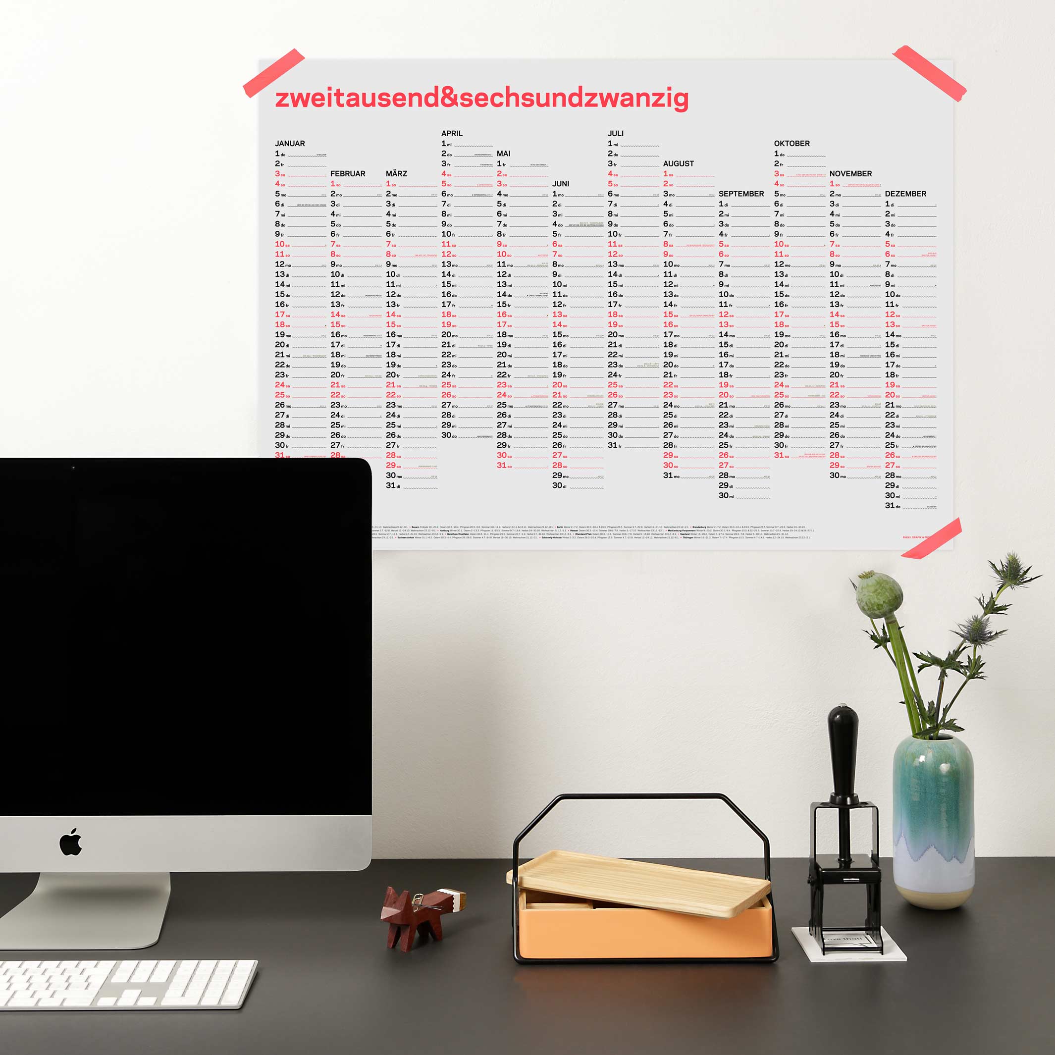 zweitausend&sechsundzwanzig - JAHRES-WANDKALENDER 2026 - Neon-Korall Schwarz Gold - A1 84×59 cm | rikiki