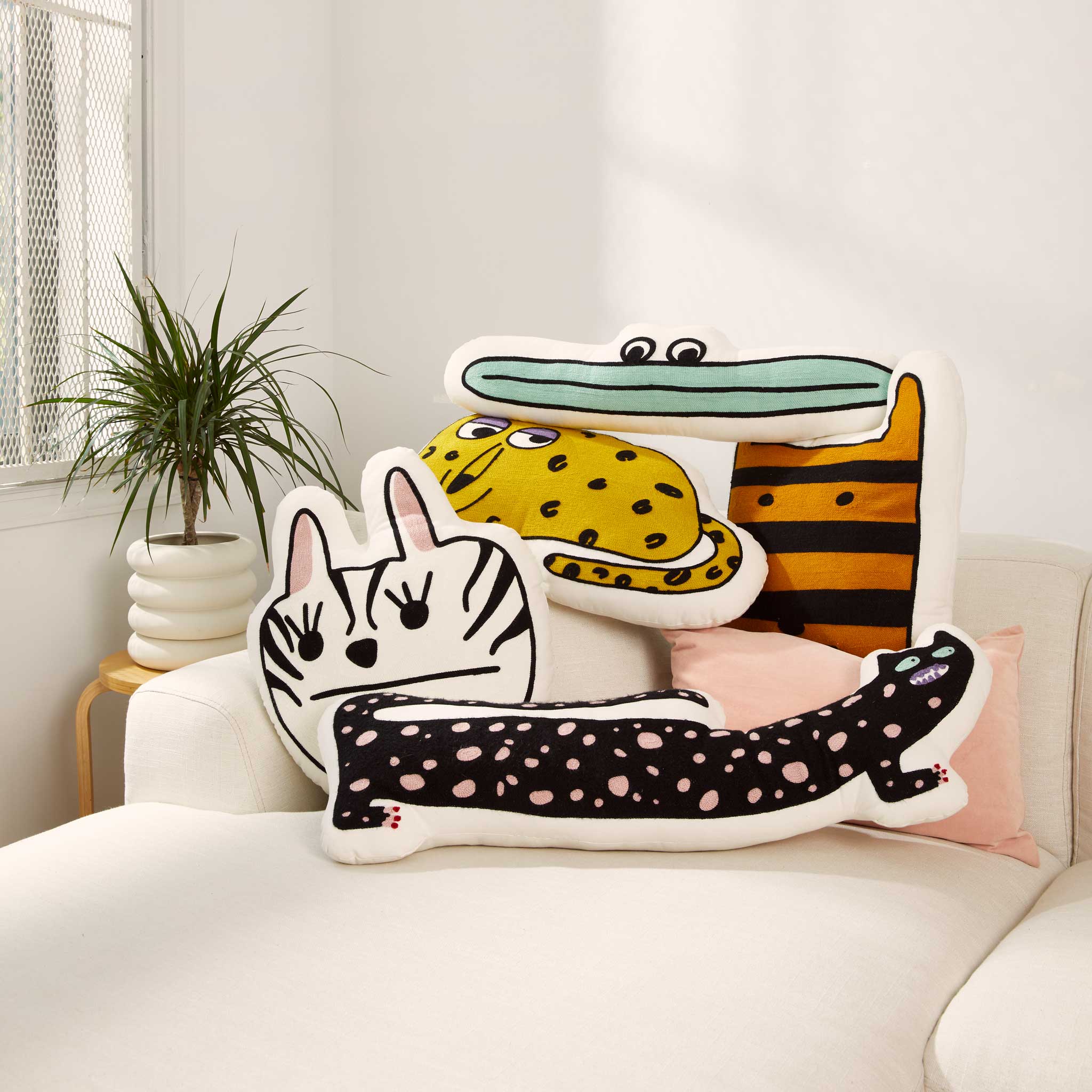 AELFIE PILLOW | Hund | TIER-ZIERKISSEN | Aelfie Oudghiri | Areaware