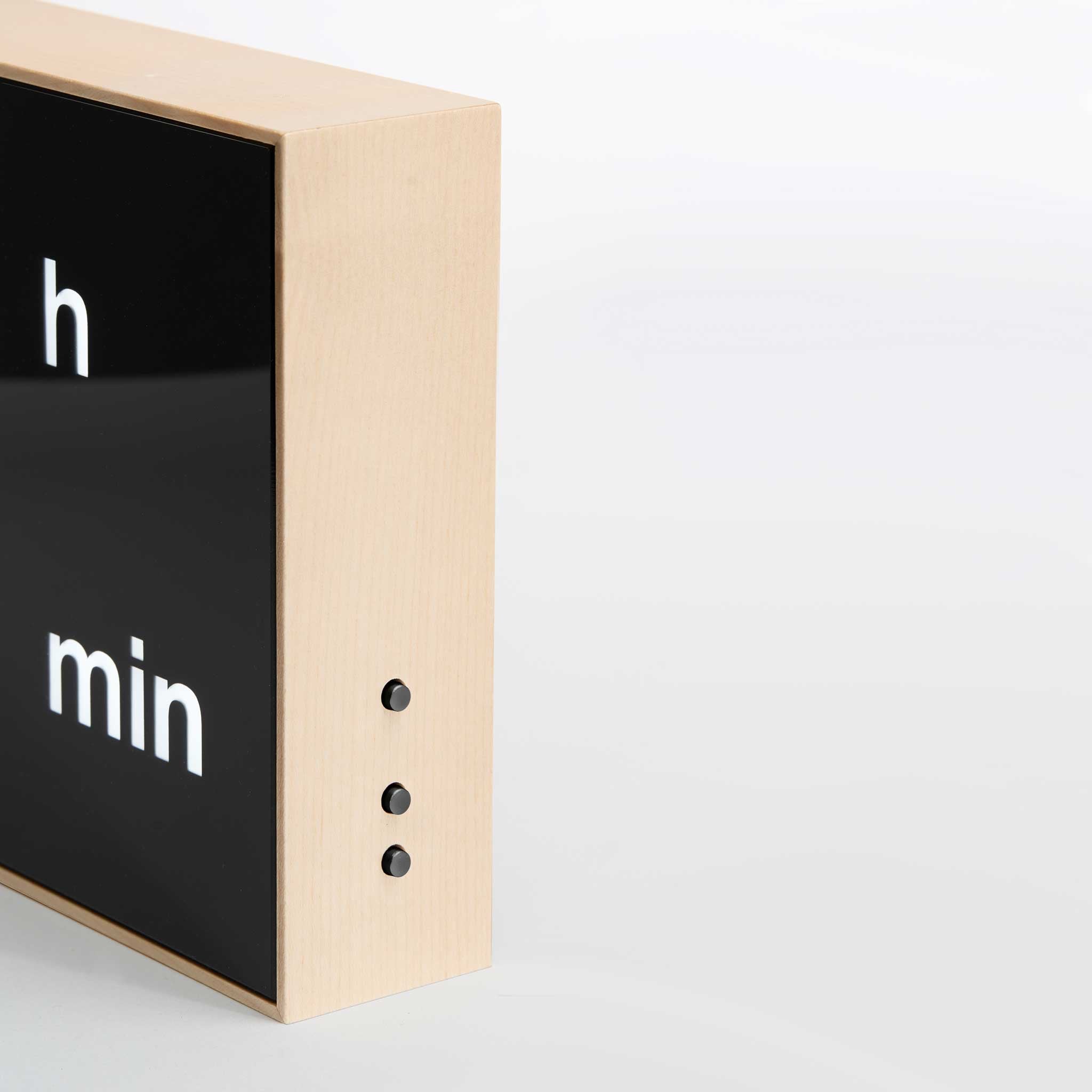 ALBERT CLOCK | DIGITAL-UHR für Tisch, Regal & Wand | Axel Schindlbeck | MNTNT