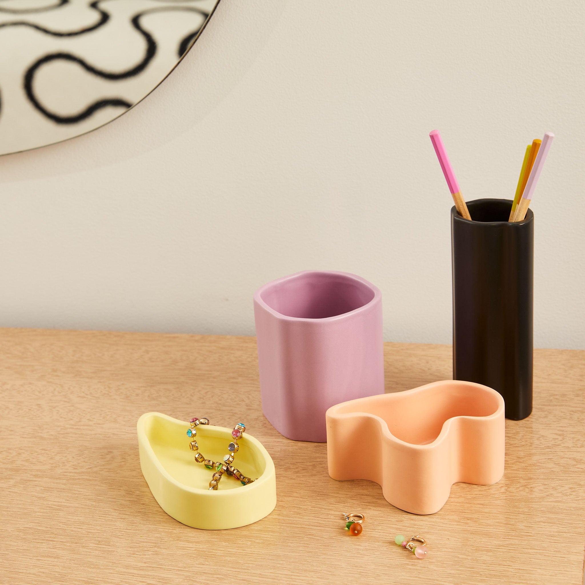 ASSEMBLY DESK VESSEL | schwarzer KÖCHER oder VASE | Alex Proba | Areaware