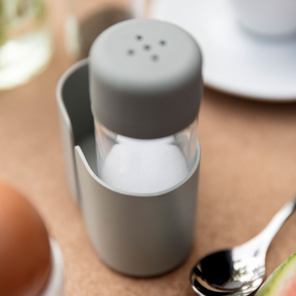 BIG HUG | SALZ- & PFEFFERSTREUER SET | Hans Thyge & Co | DesignBite - Charles & Marie