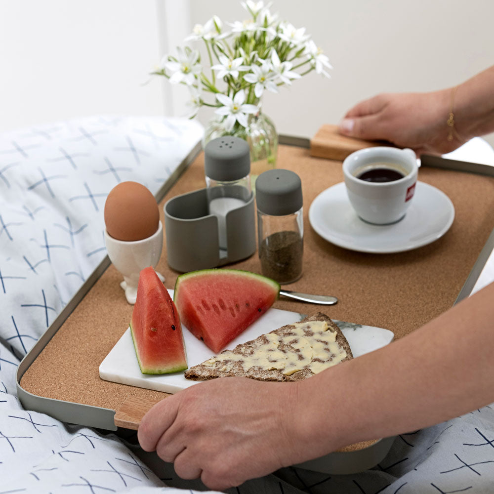 BIG HUG | SERVIERTABLETT | Hans Thyge & Co | DesignBite - Charles & Marie