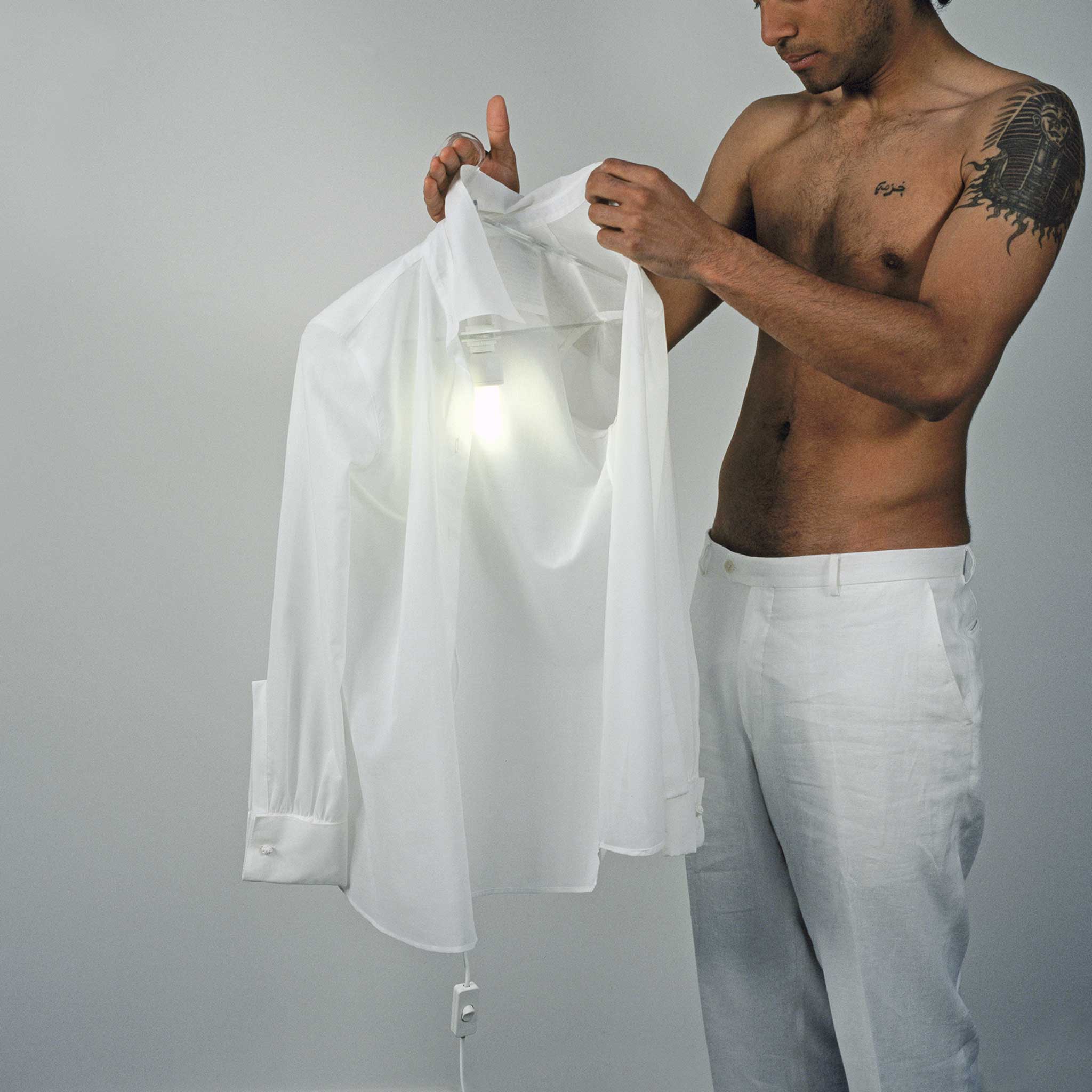 CLOTHES HANGER LAMP | Kleiderbügel LEUCHTE | Hector Serrano | droog Design - Charles & Marie
