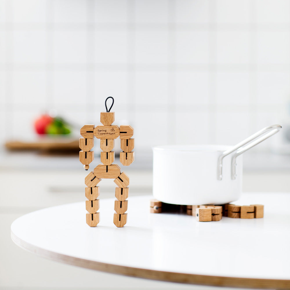 Small CLUMSY HANS | Kleiner TOPF-UNTERSETZER | 3D-Holzfigur | Nis Hauge | Spring Copenhagen - Charles & Marie