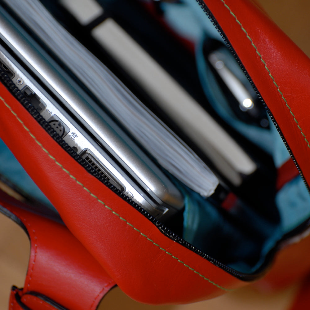 EVERYDAY BAG | LEDER-UMHÄNGETASCHE | Alfredo Haeberli | Colin's - Charles & Marie