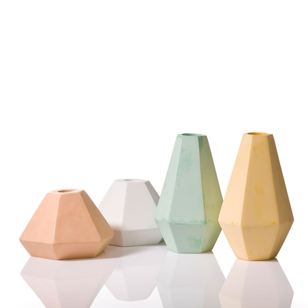 Large Diamond - Zement Kerzenständer von Henrik Ilfeld für Korridor Design - Charles & Marie