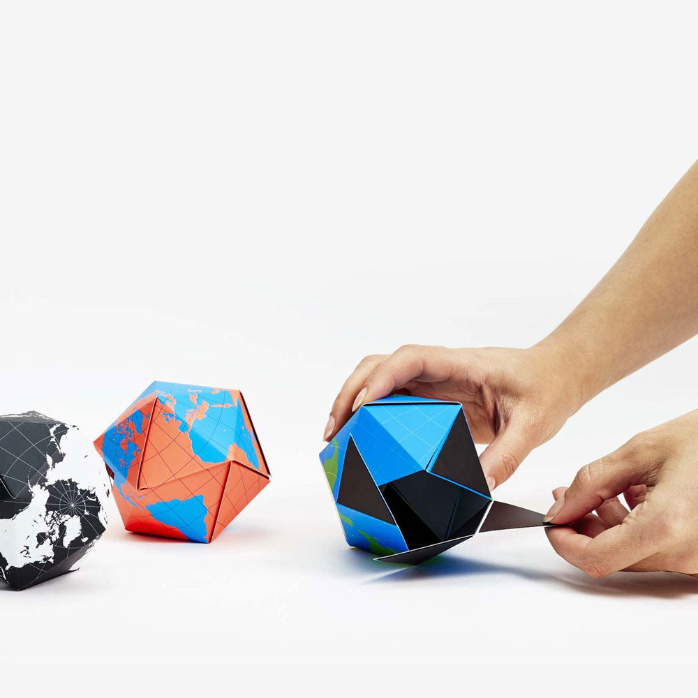 DYMAXION | pliable GLOBE | Brendan Ravenhill | Sont conscients