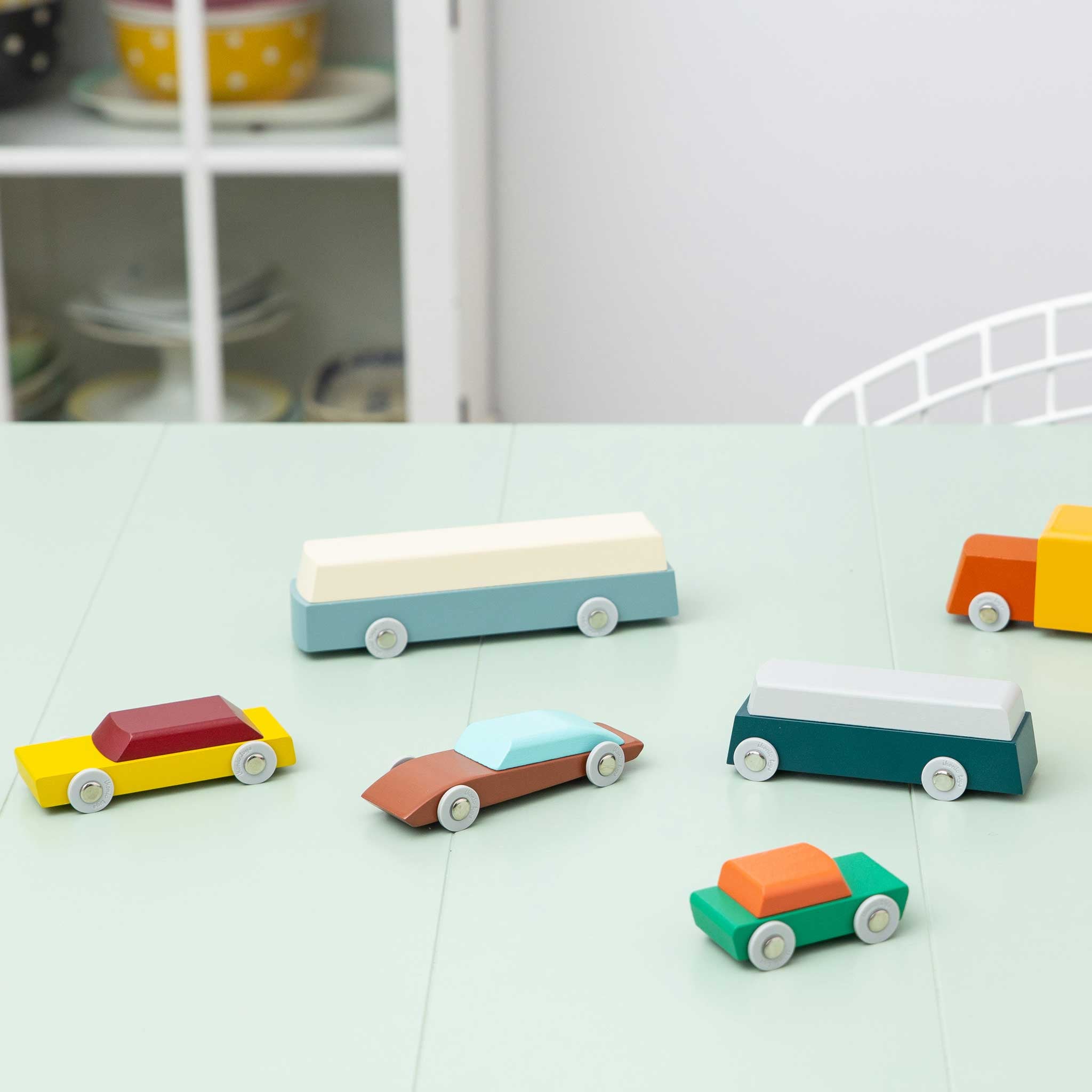 DUOTONE CAR BUS #5 | Design-SPIELZEUGAUTO aus Holz | Floris Hovers | Ikonic - Charles & Marie