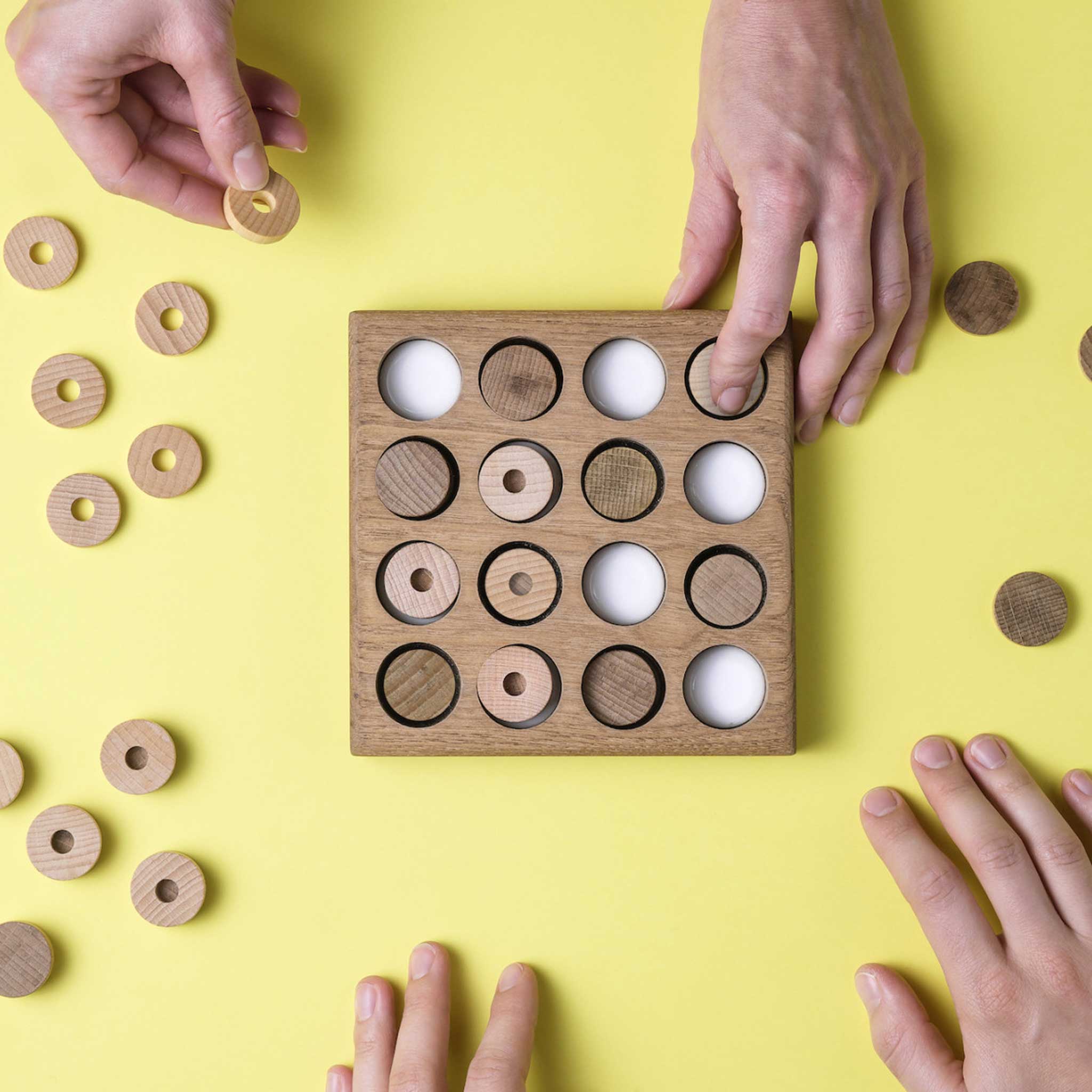 4 SENSES | BRETT-SPIEL | Helvetiq - Charles & Marie