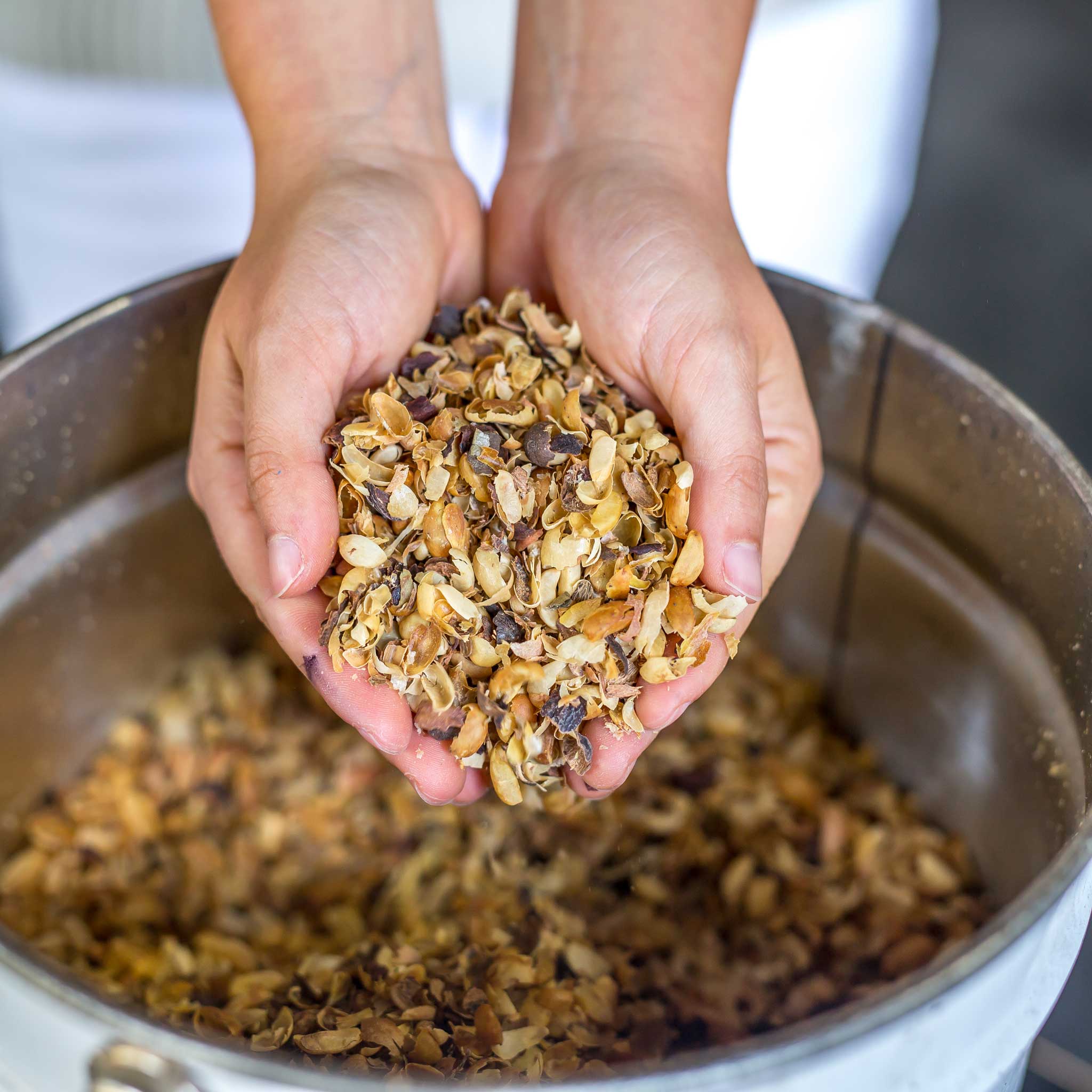 HUSKEE CUP & LID Charcoal | wiederverwendbare KAFFEE & TEE-BECHER aus Kaffee-Schalen | Huskee - Charles & Marie