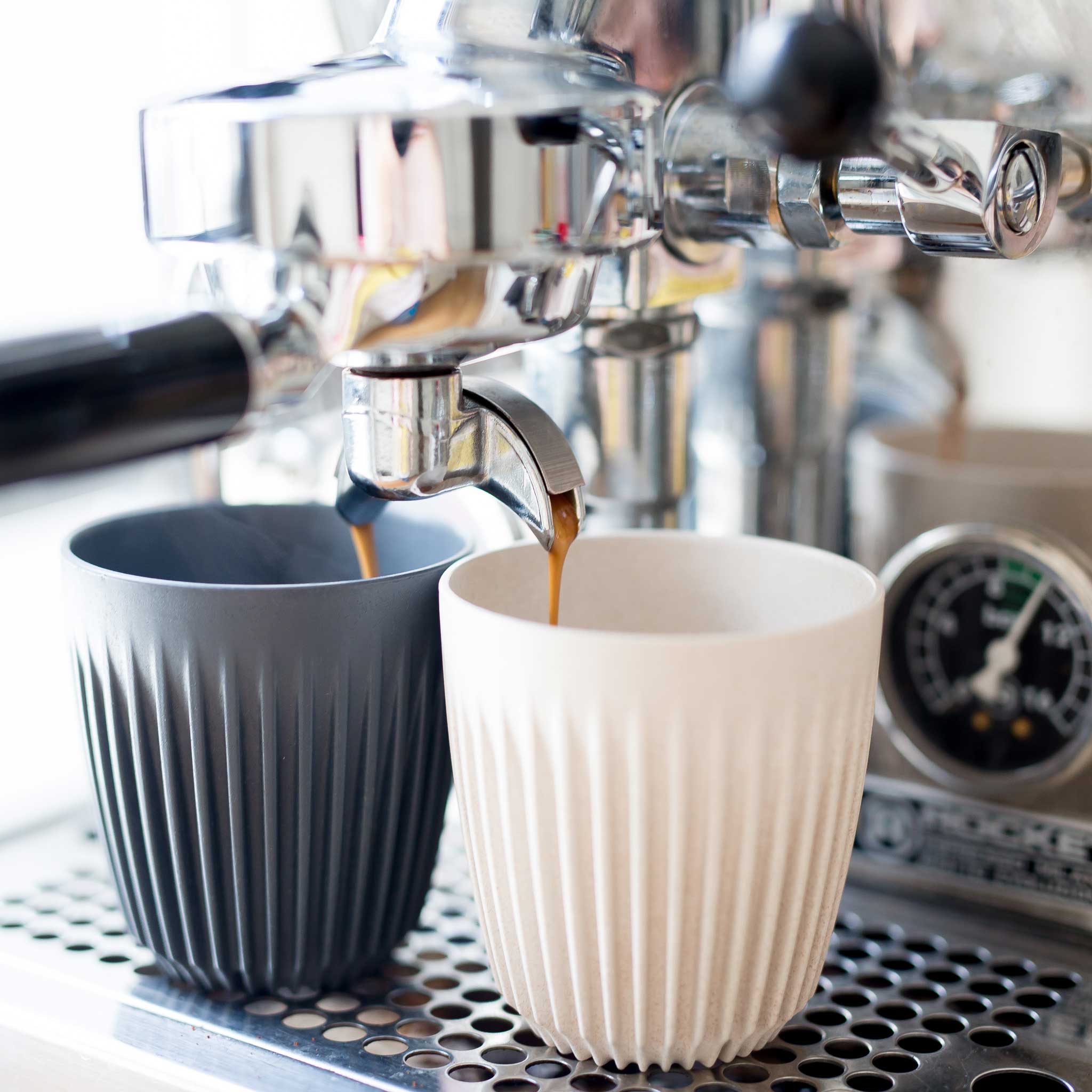 HUSKEE CUP & LID Natur | wiederverwendbare KAFFEE & TEE-BECHER aus Kaffee-Schalen | Huskee - Charles & Marie