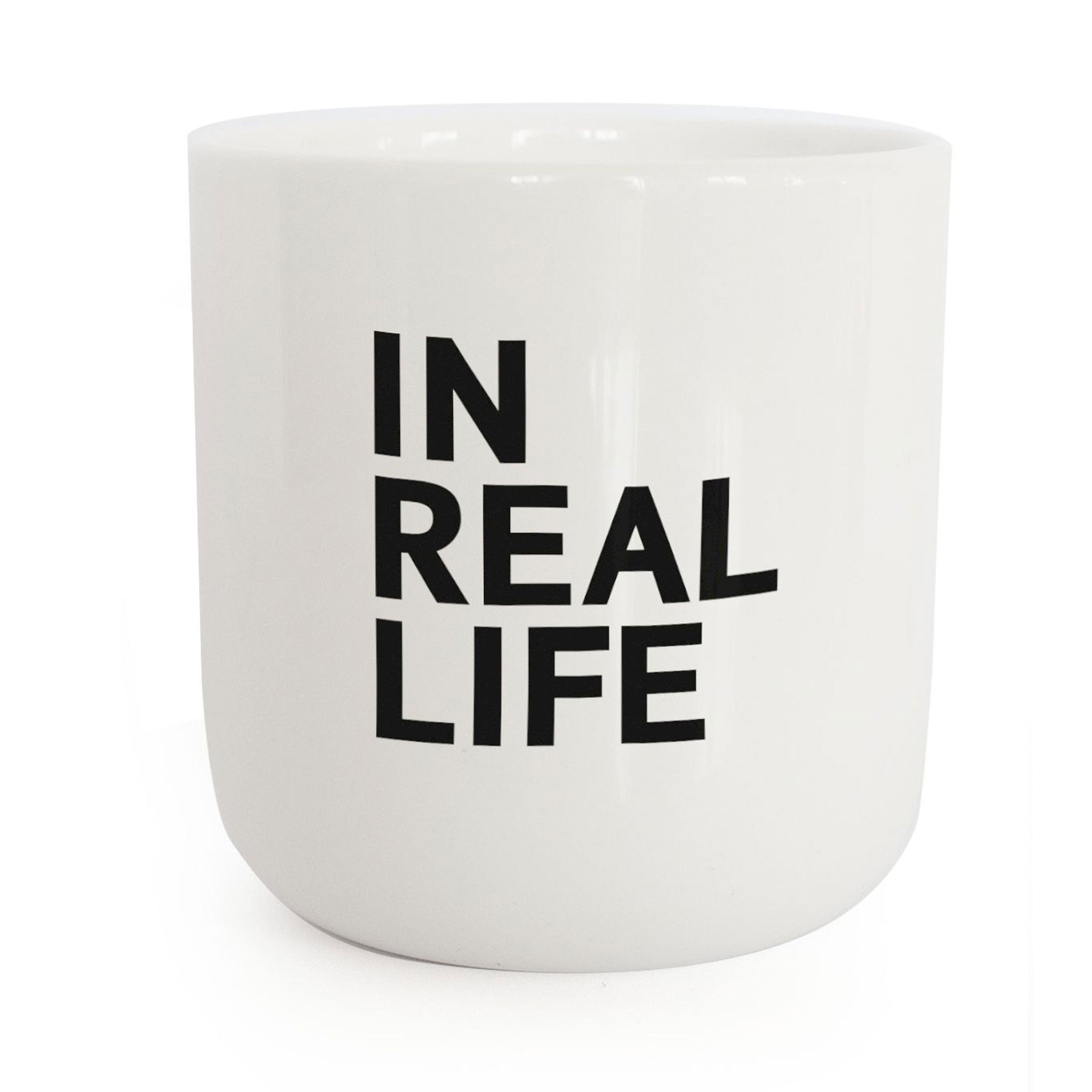 IN REAL LIFE | weisser Kaffee- & Tee-BECHER mit schwarzer Typo | in real life Serie | PLTY