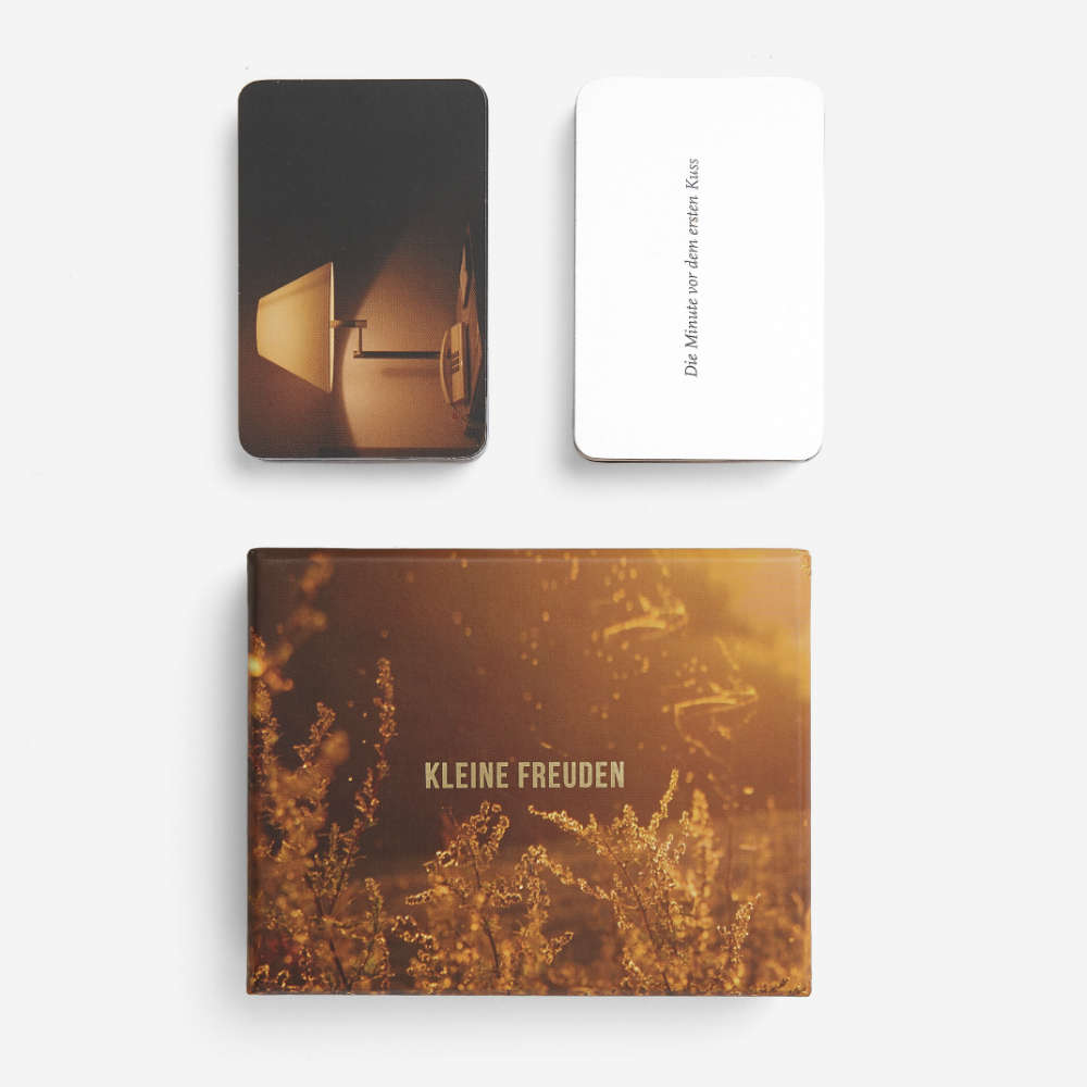 KLEINE FREUDEN | CARD SET display beautiful photographs of life’s smaller pleasures | German Edition | The School of Life