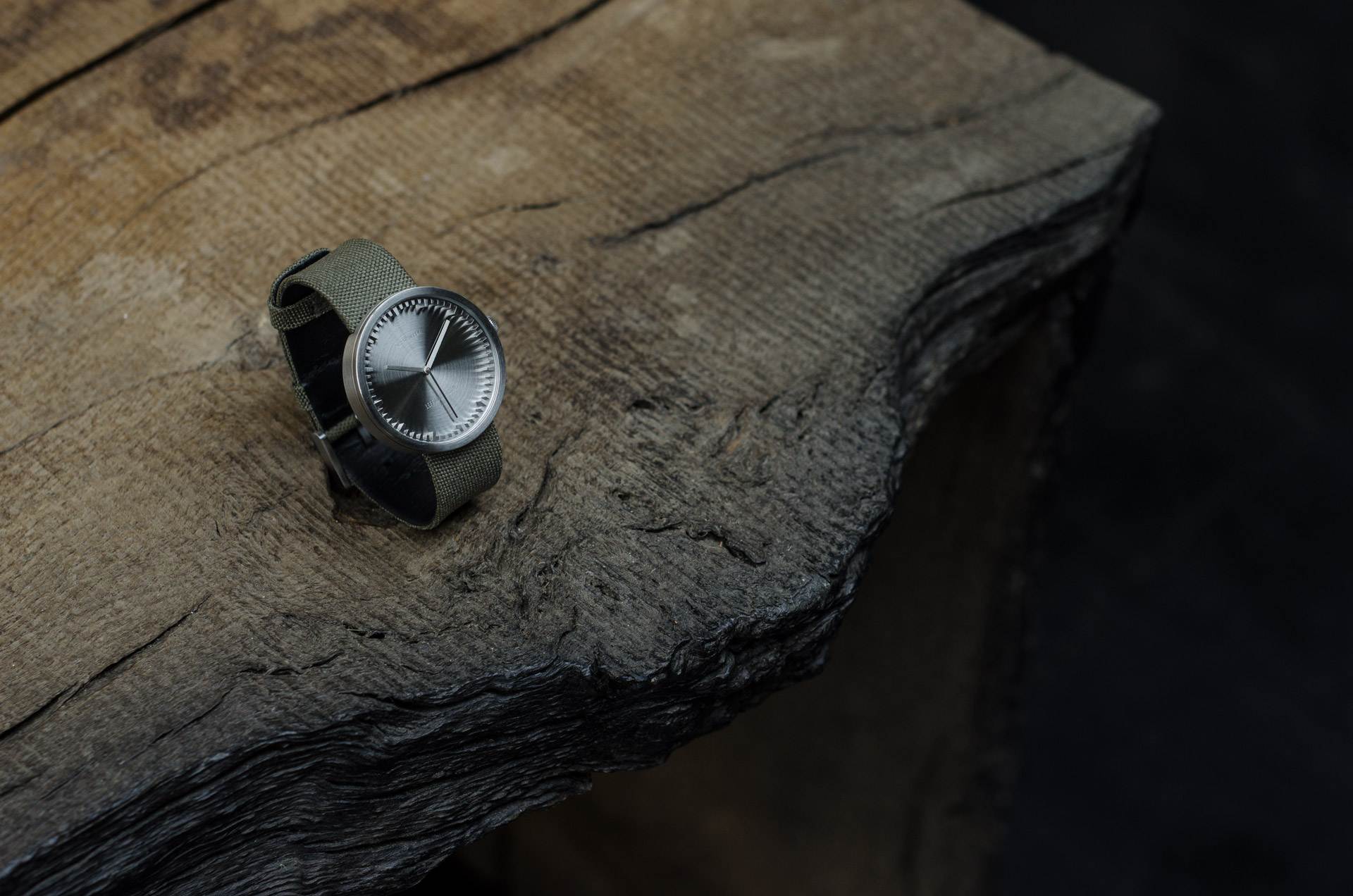 MONTRE TUBE D38 | MONTRE-BRACELET en acier inoxydable argenté | Mouvement à quartz | Ø 38mm | Piet Hein Eek | Leff Amsterdam