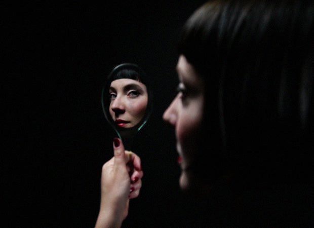 Me-Ror | HANDSPIEGEL | byAMT Alissia Melka-Teichroew | Charles & Marie