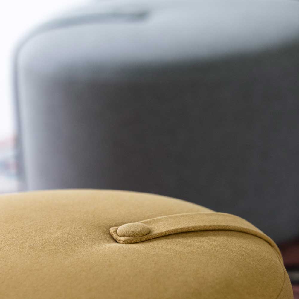 BIG HUG | runder POUF SITZHOCKER | Hans Thyge & Co | DesignBite - Charles & Marie