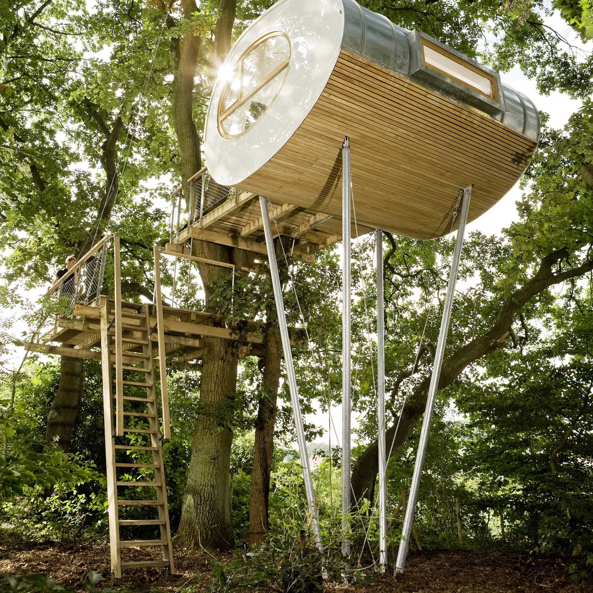 BASCULEZ LA CABANE | Architecture de cabanes, cocons & planques | LIVRE | Anglais | Maison d'édition de design