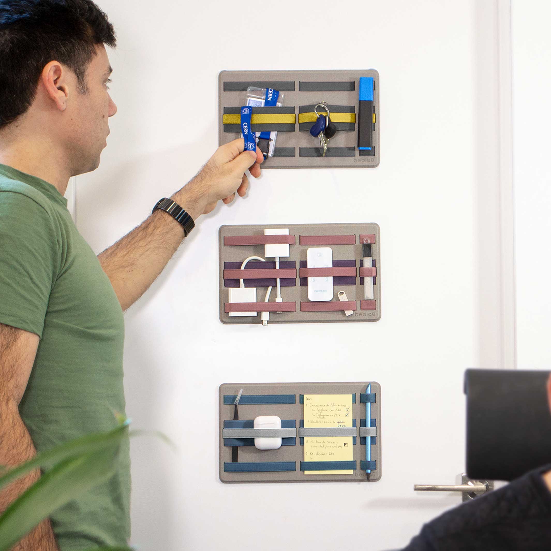 SHIFT PRO | klebbarer Laptop-ORGANIZER | 26x16 cm | beblau