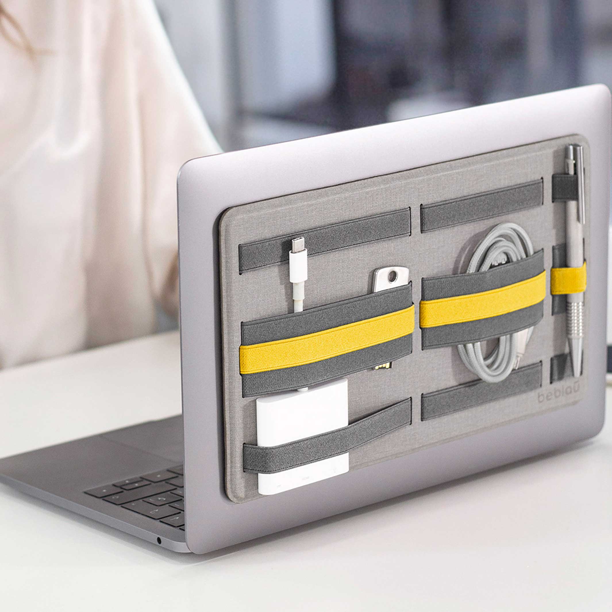 SHIFT PRO | klebbarer Laptop-ORGANIZER | 26x16 cm | beblau