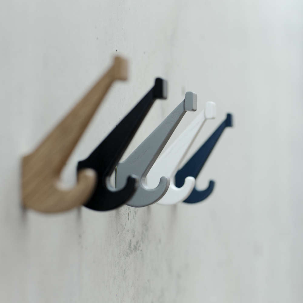 SKOLEKNAGEN | Holz-Schul-KLEIDERHAKEN | Nis Hauge | Spring Copenhagen - Charles & Marie