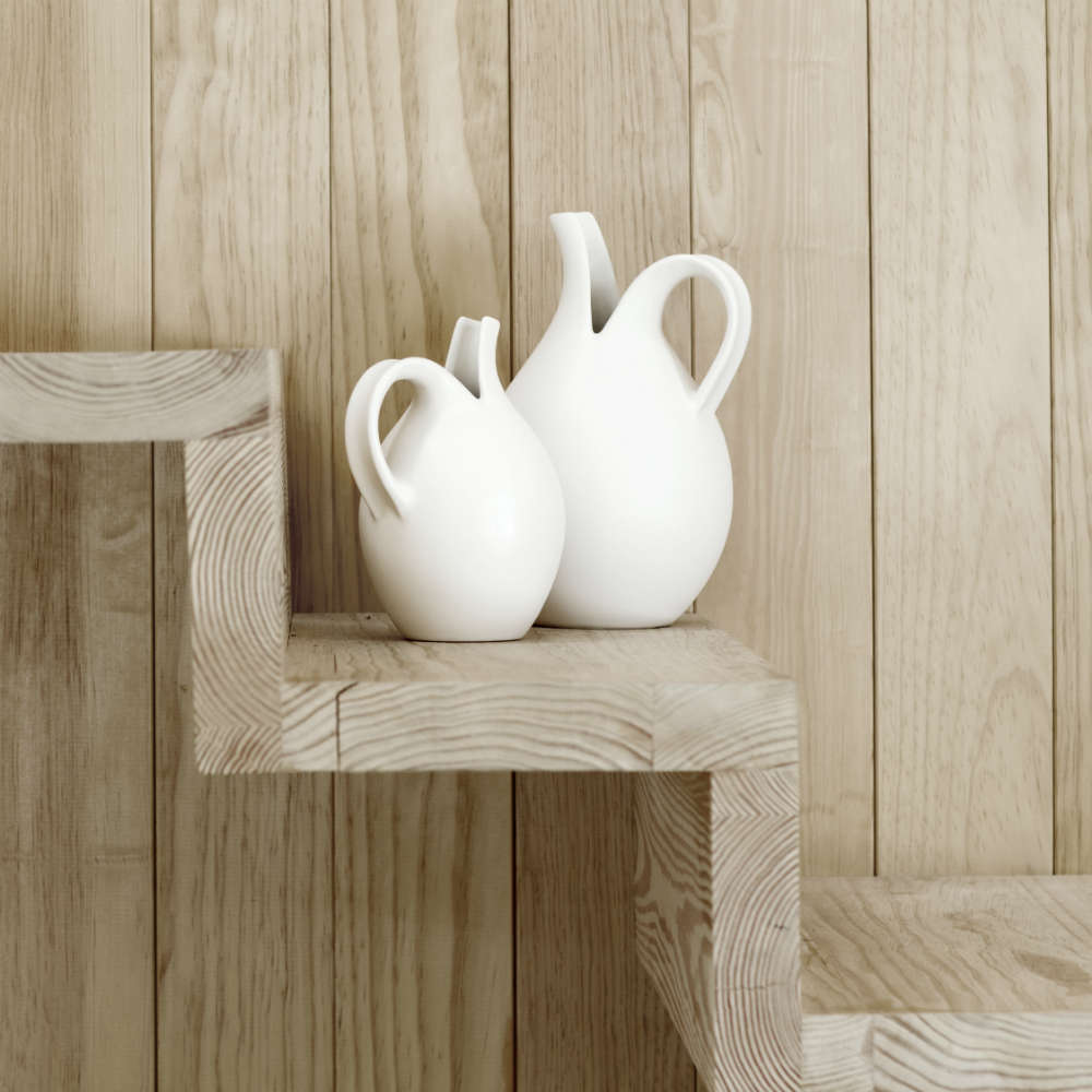 SPALTEKANDEN #64 | gebrochen weisse KARAFFE & VASE | Eva Staehr-Nielsen | Spring Copenhagen