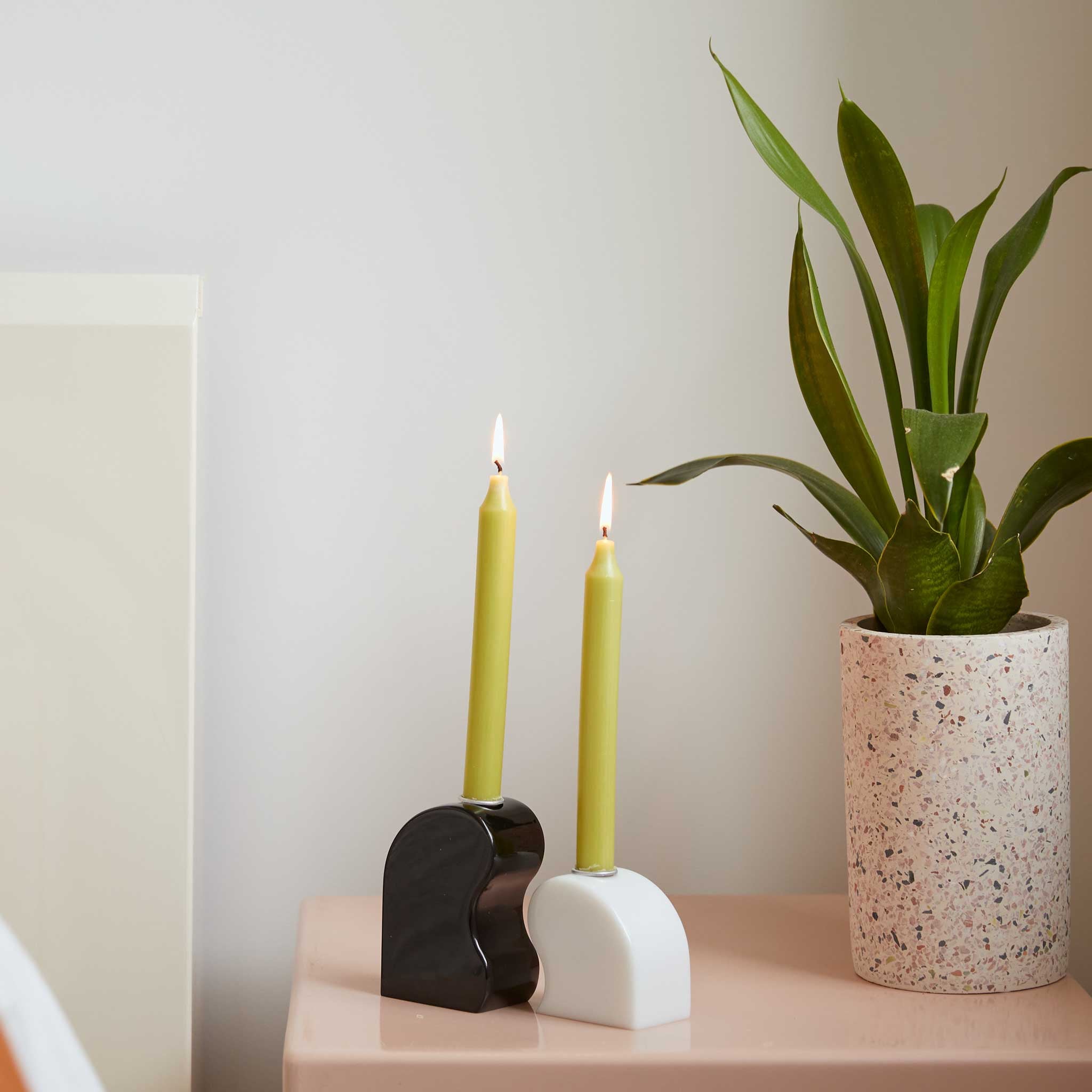 SEYMOUR | Deux BOUGIES | Objets pour objets | Sont conscients