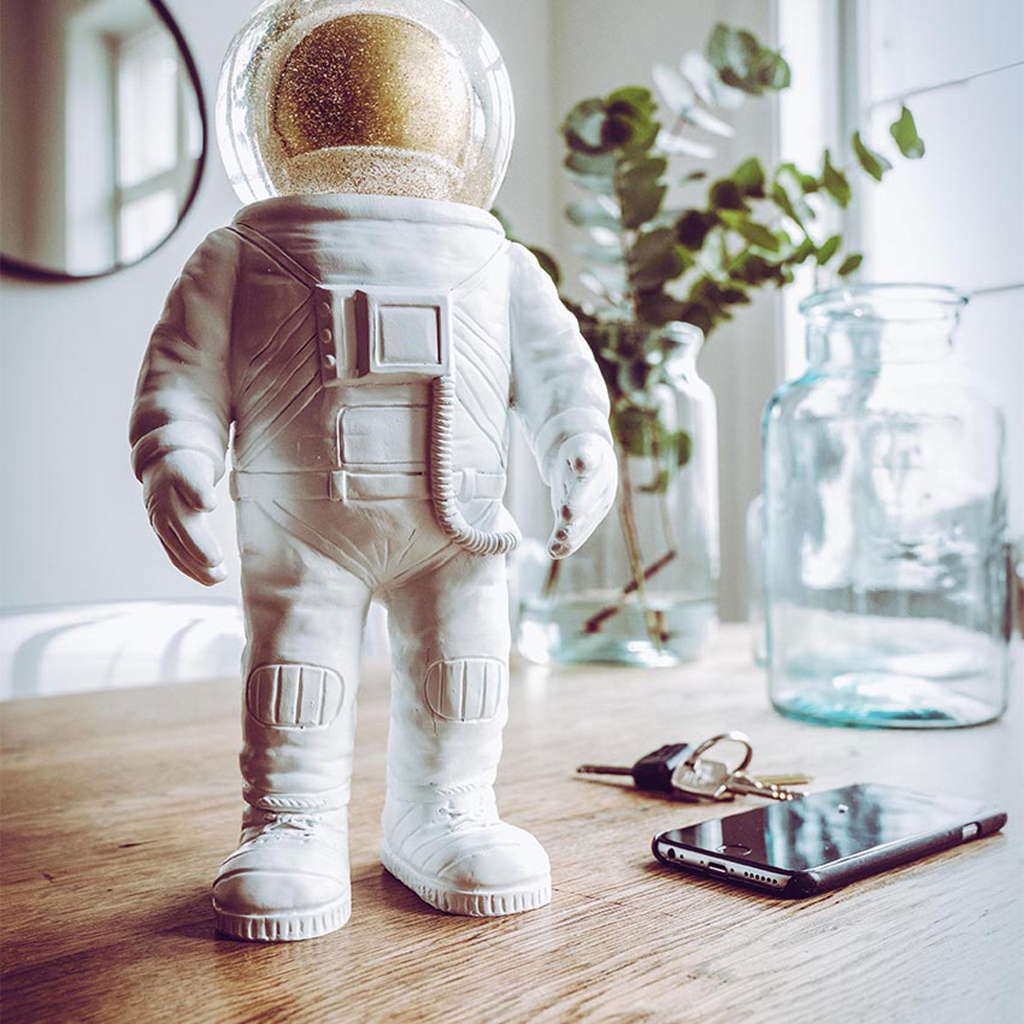 SUMMERGLOBE THE GIANT ASTRONAUT | Großer ASTRONAUT mit GLITZERKUGEL | Donkey Products